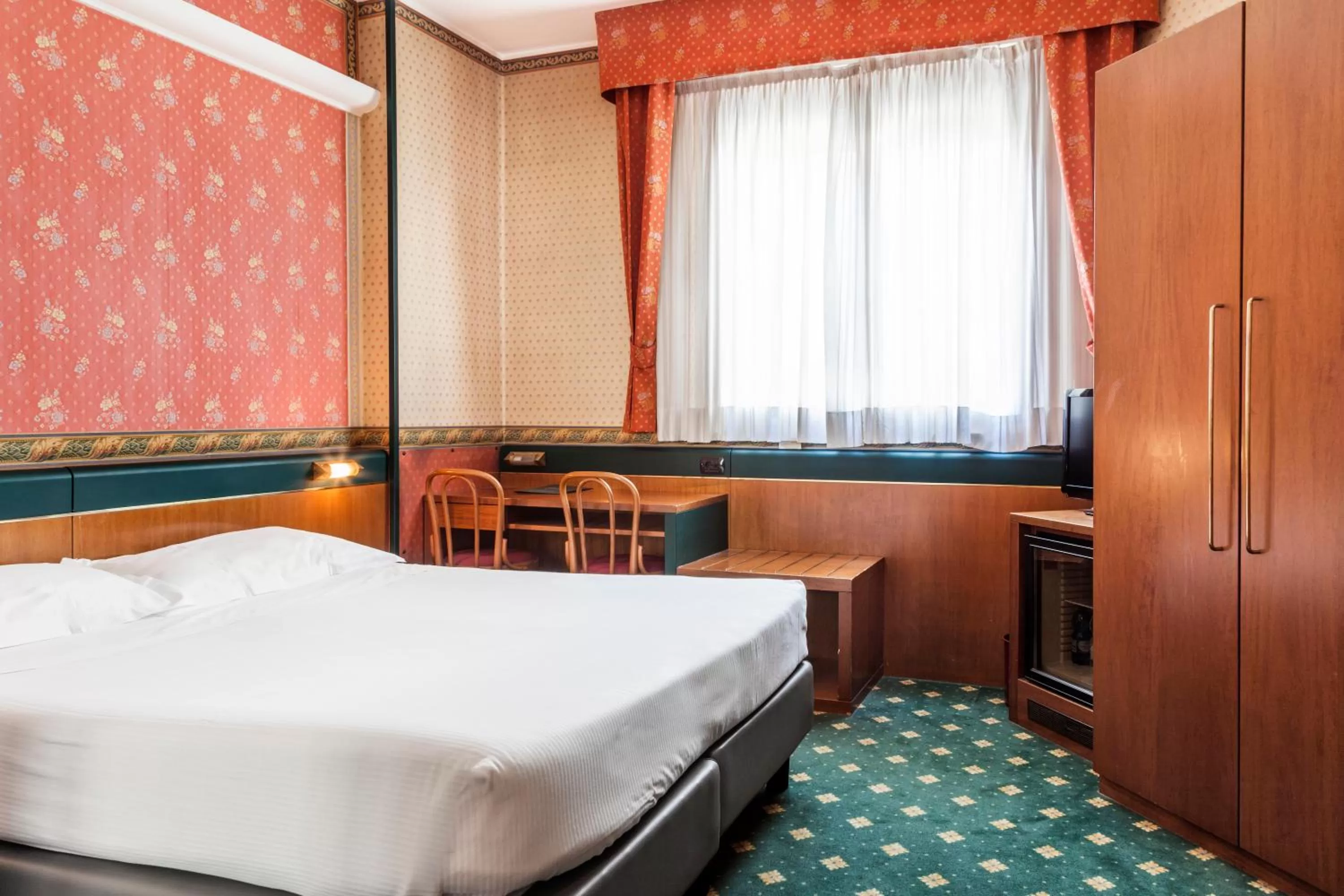 Bed in Hotel Des Etrangers