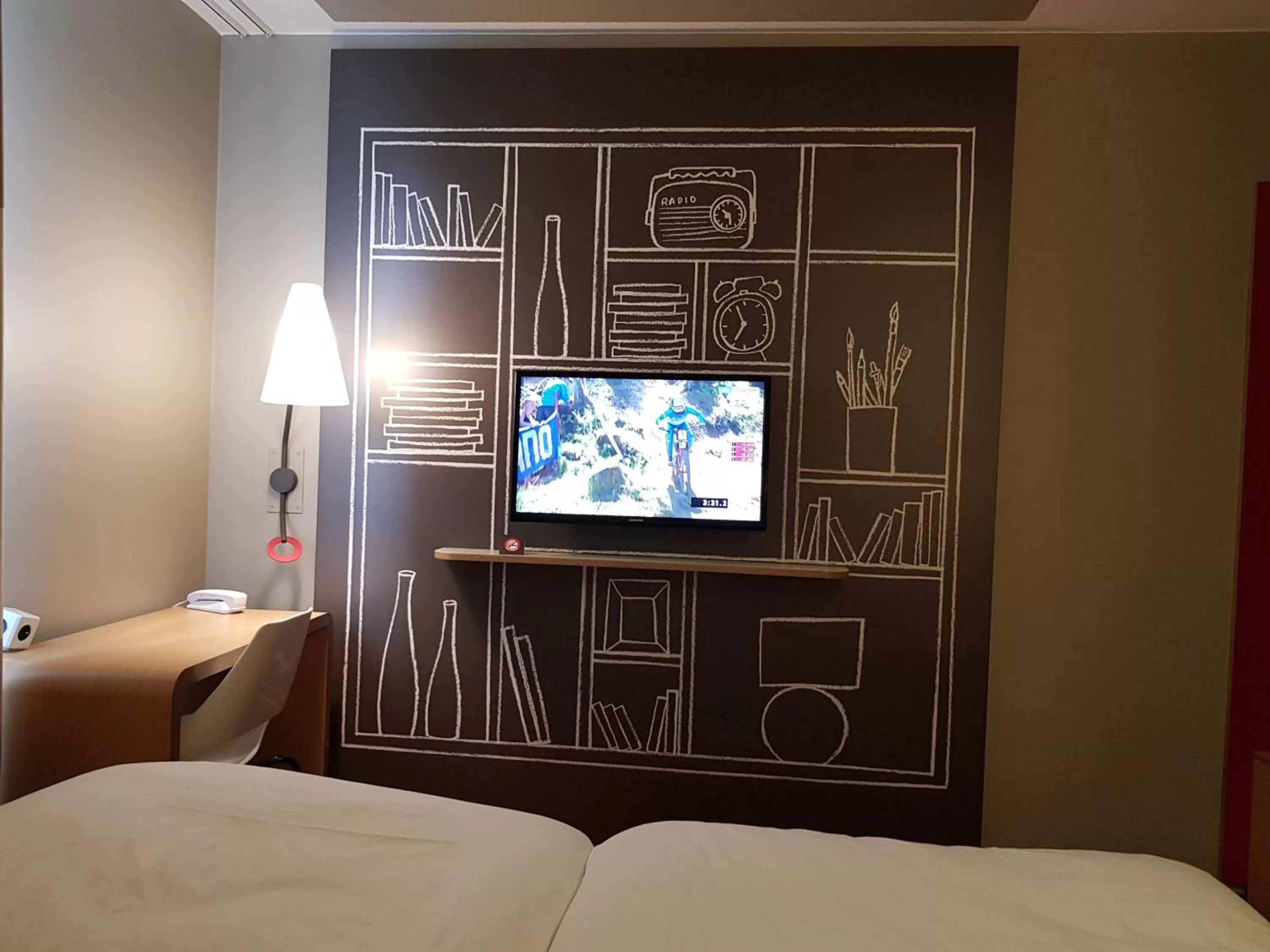 TV and multimedia, Bed in ibis Cahors