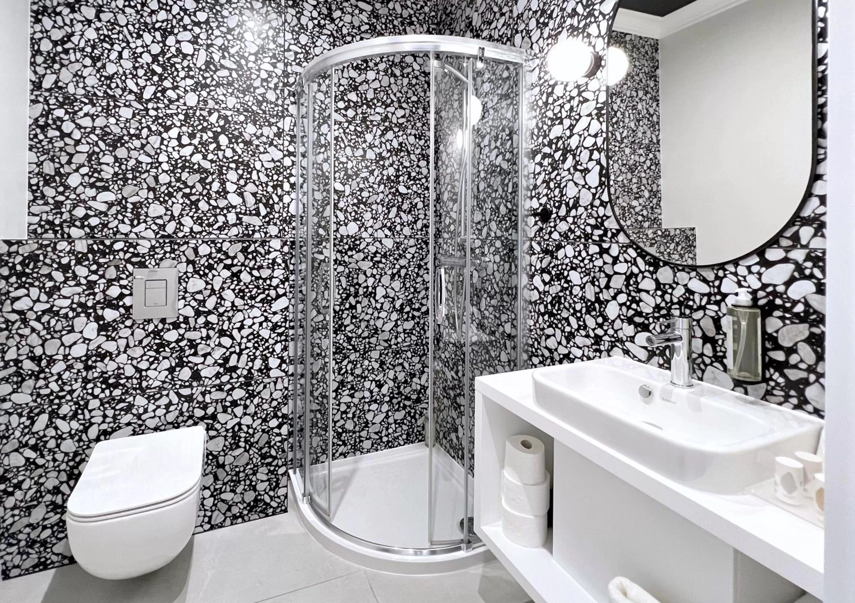 Shower in Kurkowa Apartments