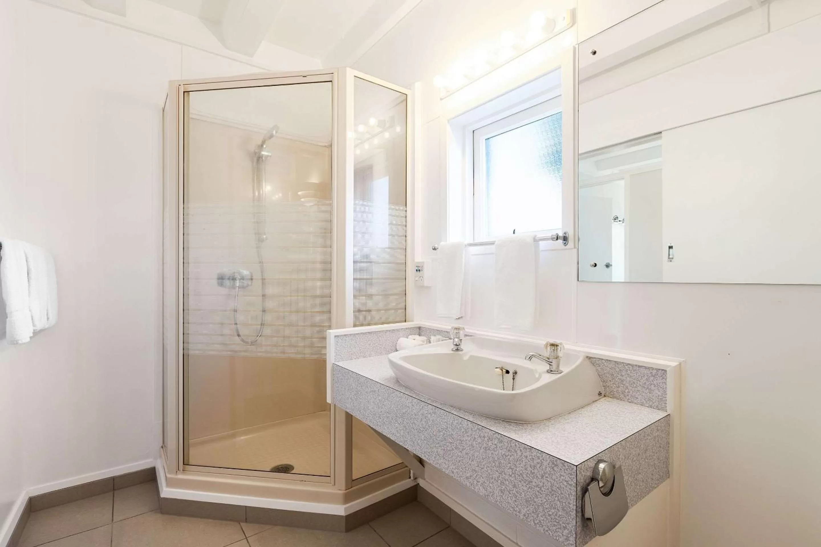 Bathroom in The Parnell Hotel & Conference Centre