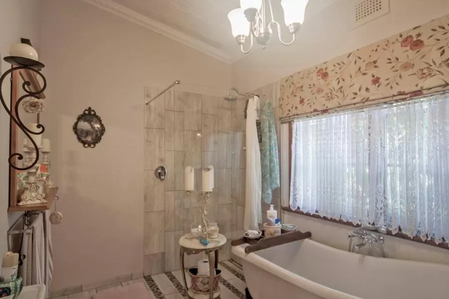 Shower in 79 On Ridge