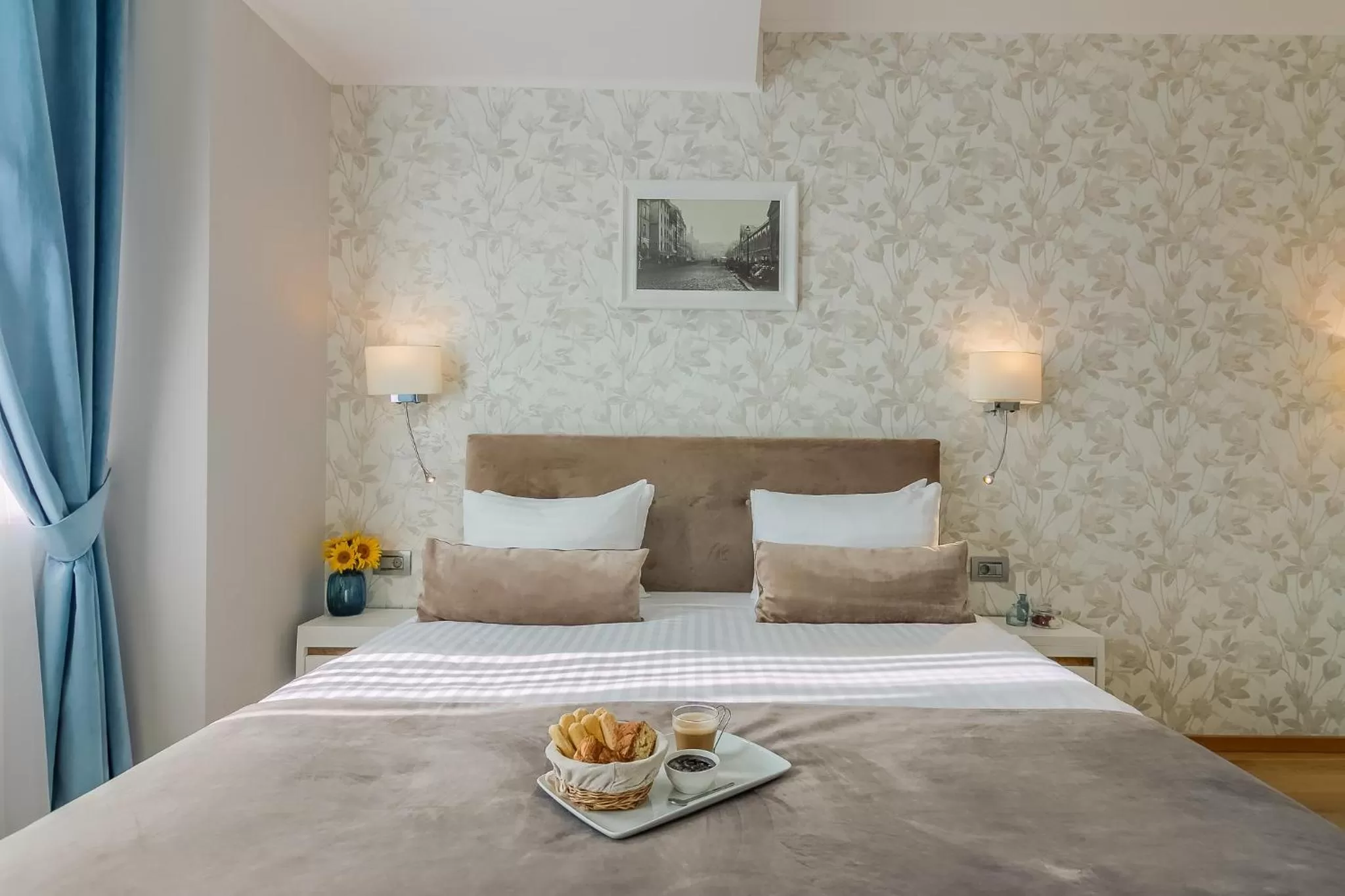 Bed in New Era Hotel Old Town Party Zone Bucharest- parking with fee nearby - NOT at the hotel !