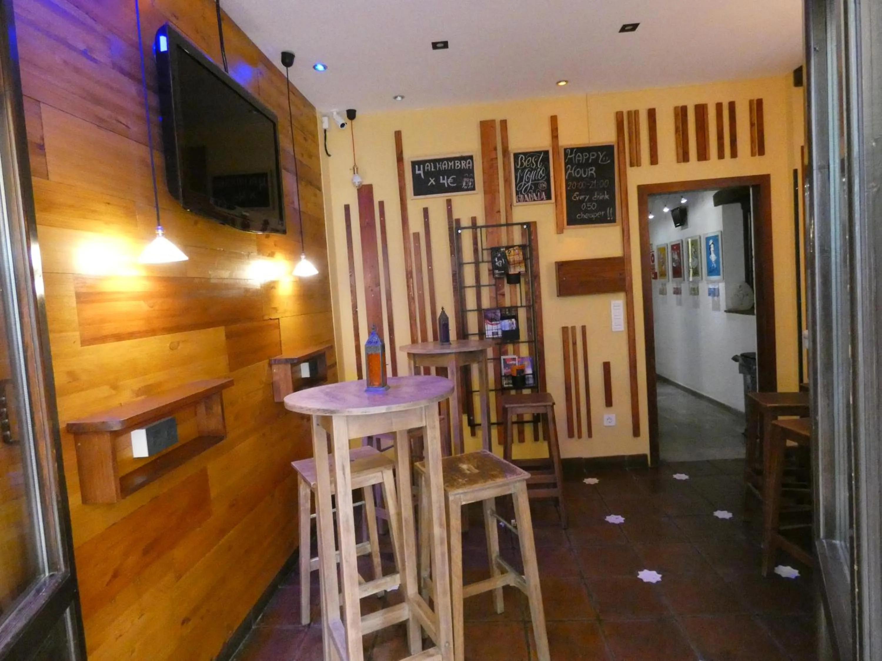Lounge or bar in Oasis Backpackers' Hostel Granada