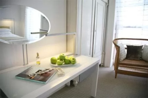 Photo of the whole room, Bed in The Sumner Hotel