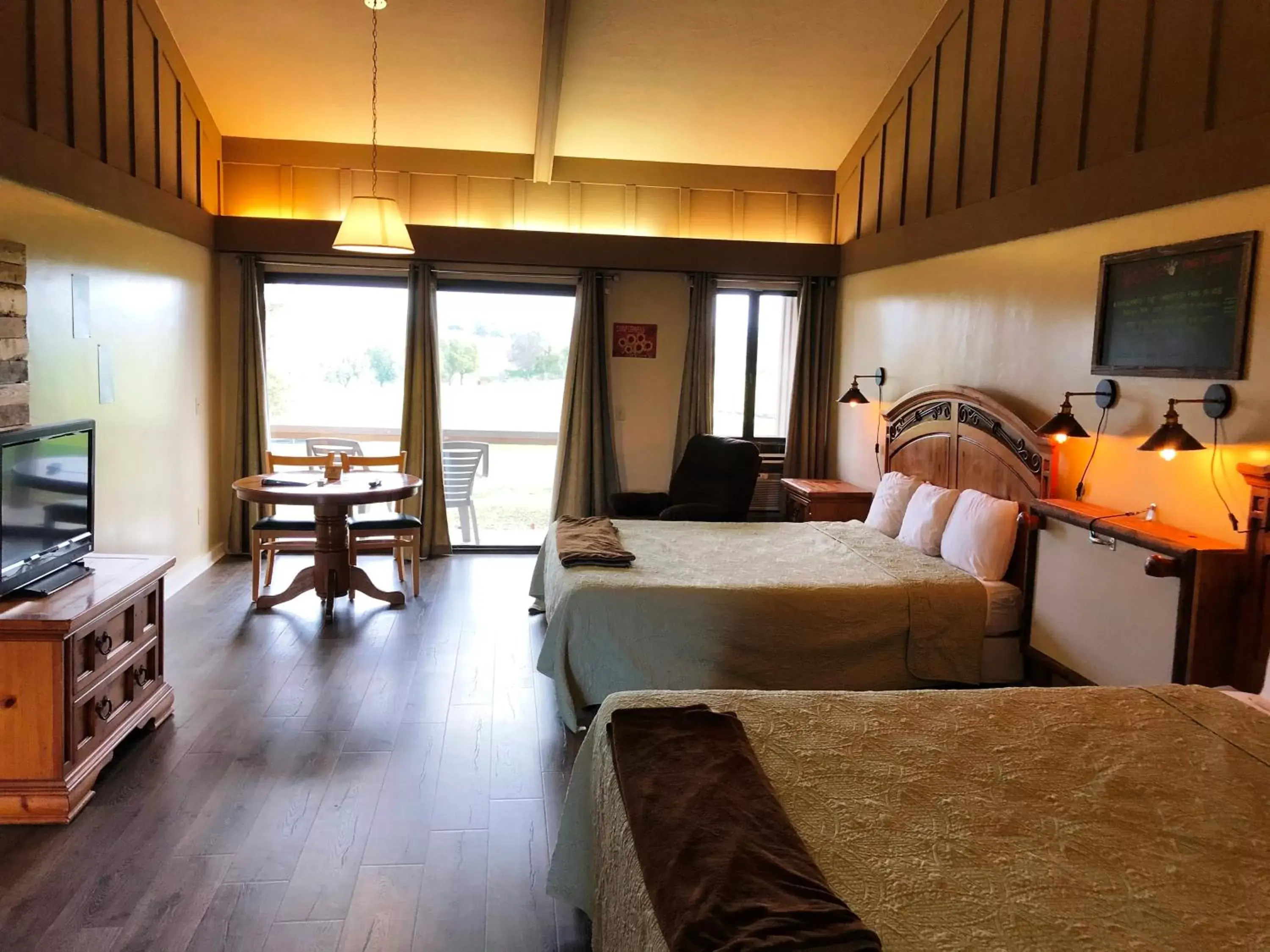 Large Double Room - single occupancy - Pet Friendly in Ridgemark Golf Club and Resort Large Double Room - single occupancy - Pet Friendly in Ridgemark Golf Club and Resort