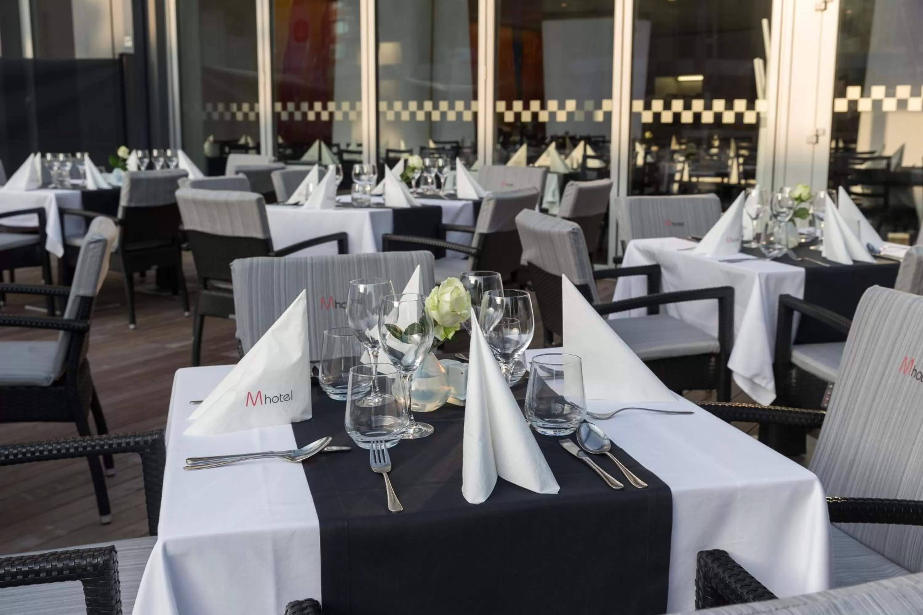 Restaurant/places to eat in M Hotel