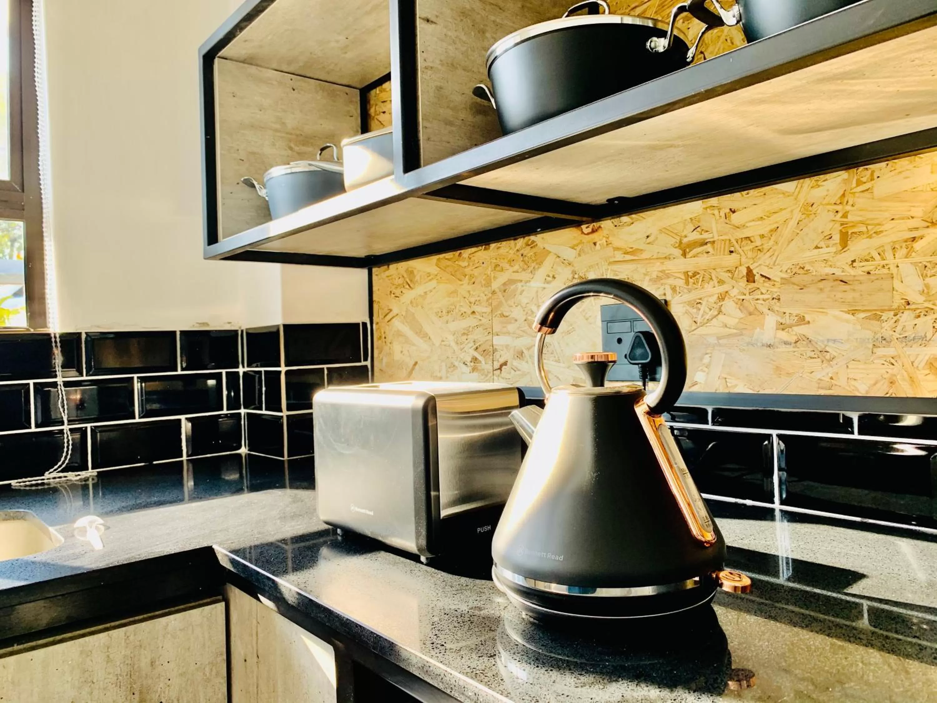 Coffee/tea facilities, Kitchen/Kitchenette in 24 On Basil Inventive suites