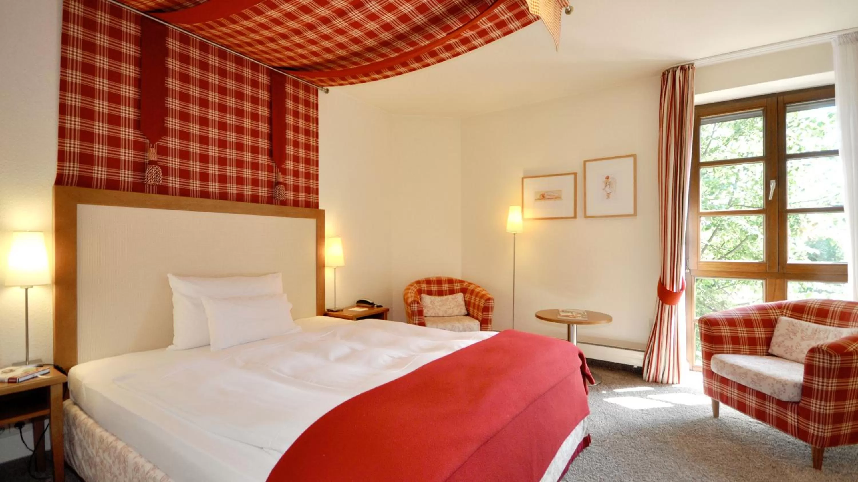 Photo of the whole room, Bed in Wellings Romantik Hotel zur Linde