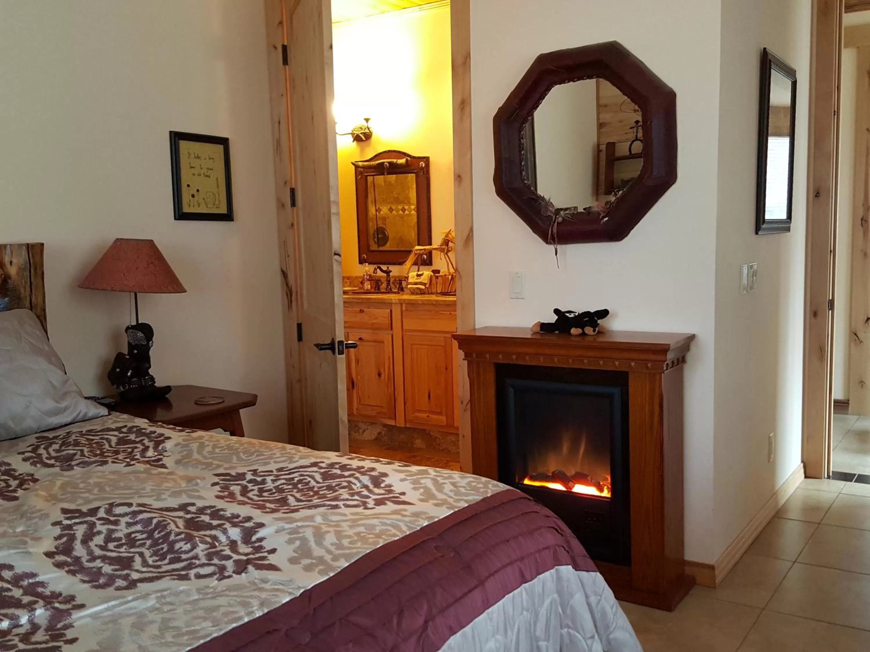 Bed in Elktrace Bed and Breakfast