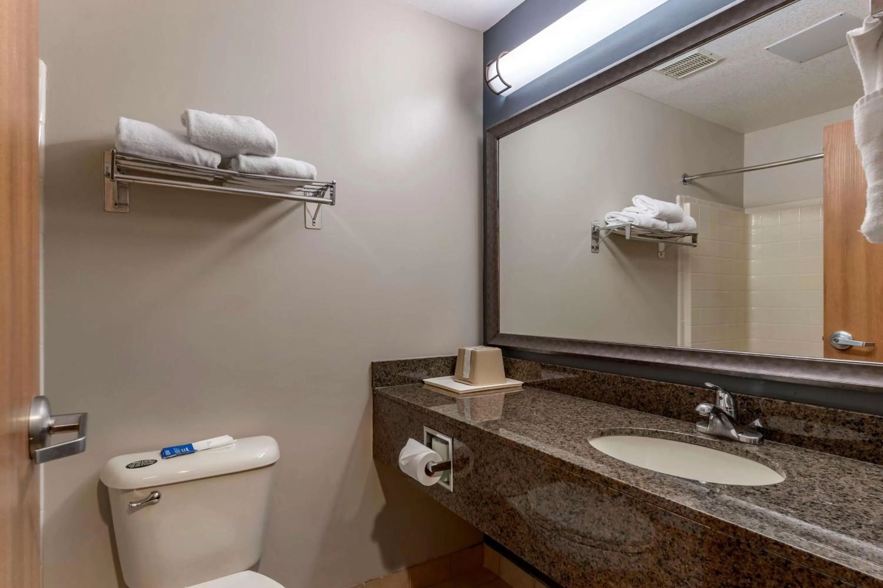 Bathroom in Best Western Newberg Inn