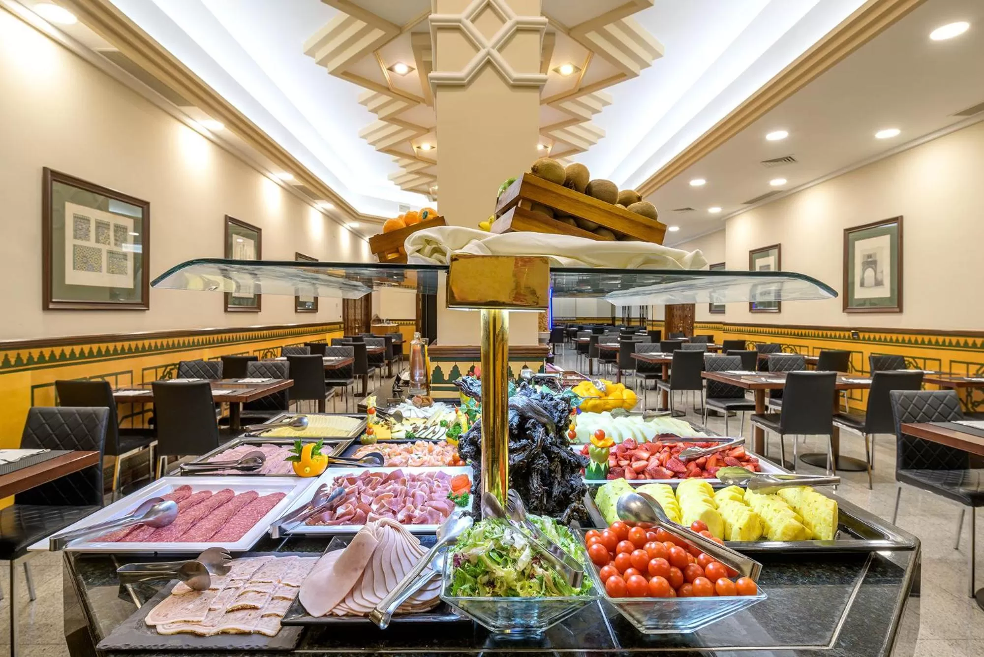 Restaurant/places to eat in Hotel Saray