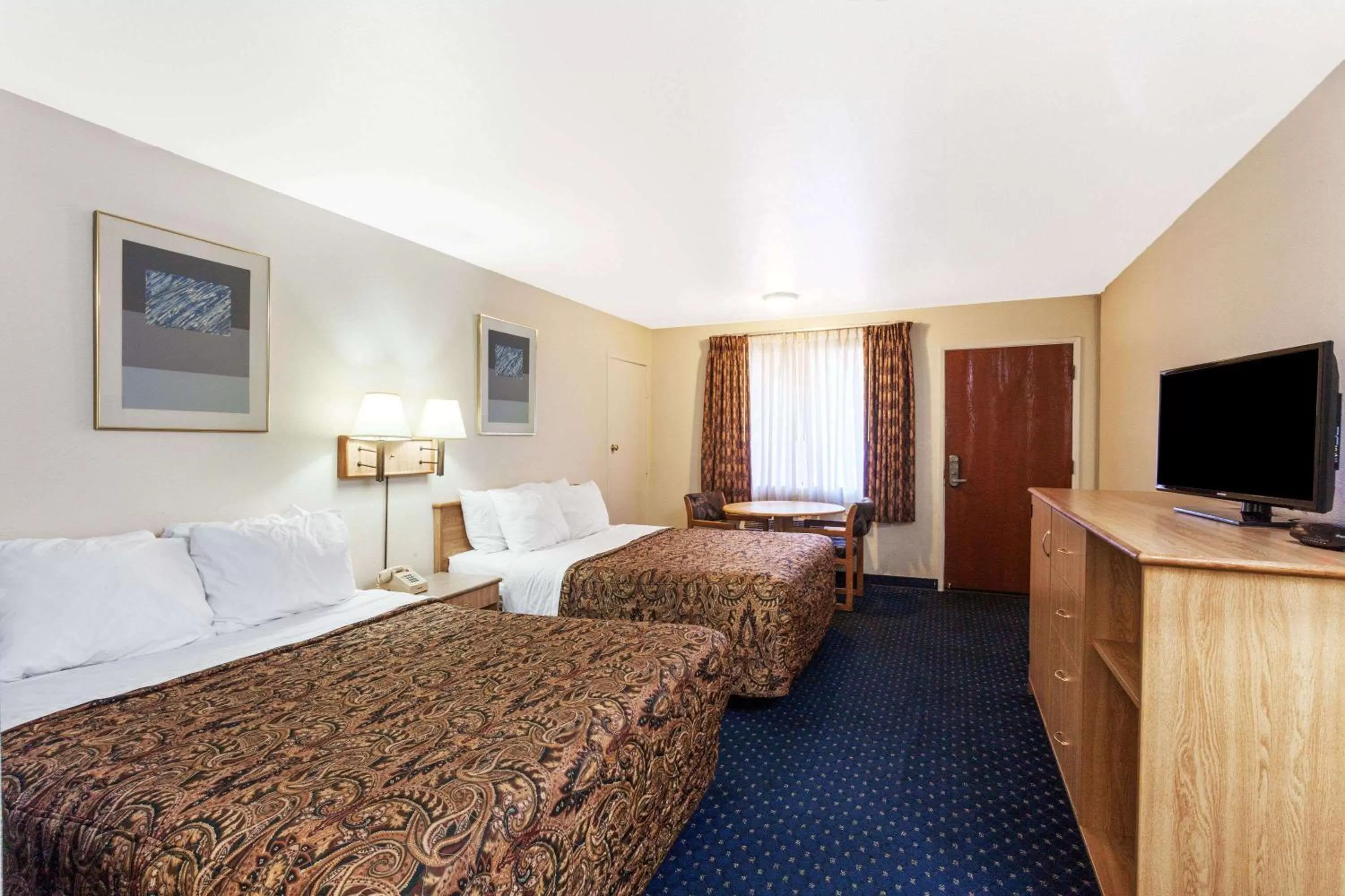 Photo of the whole room, Bed in Days Inn by Wyndham Anaheim West