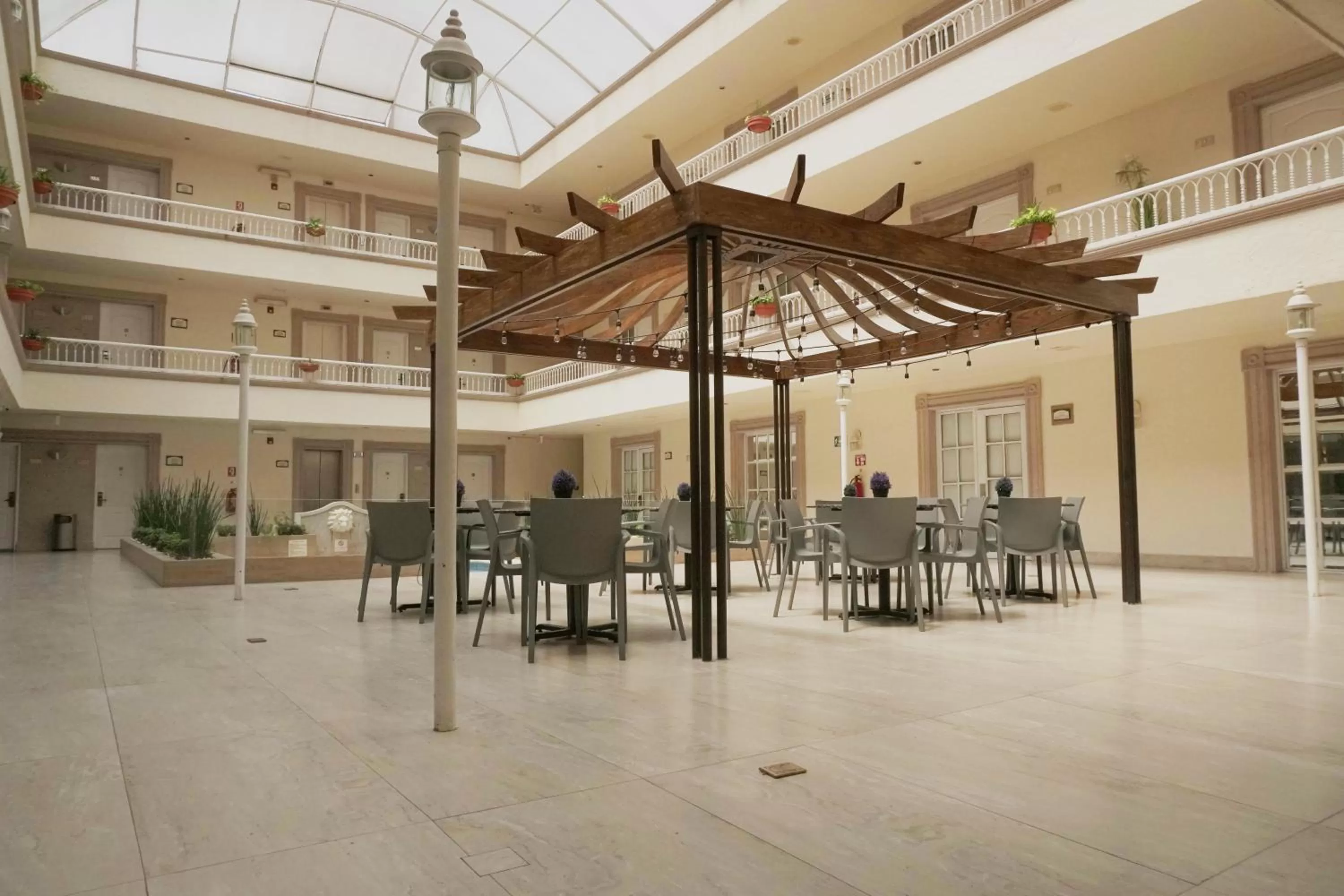 Patio in Best Western PLUS Monterrey Colón