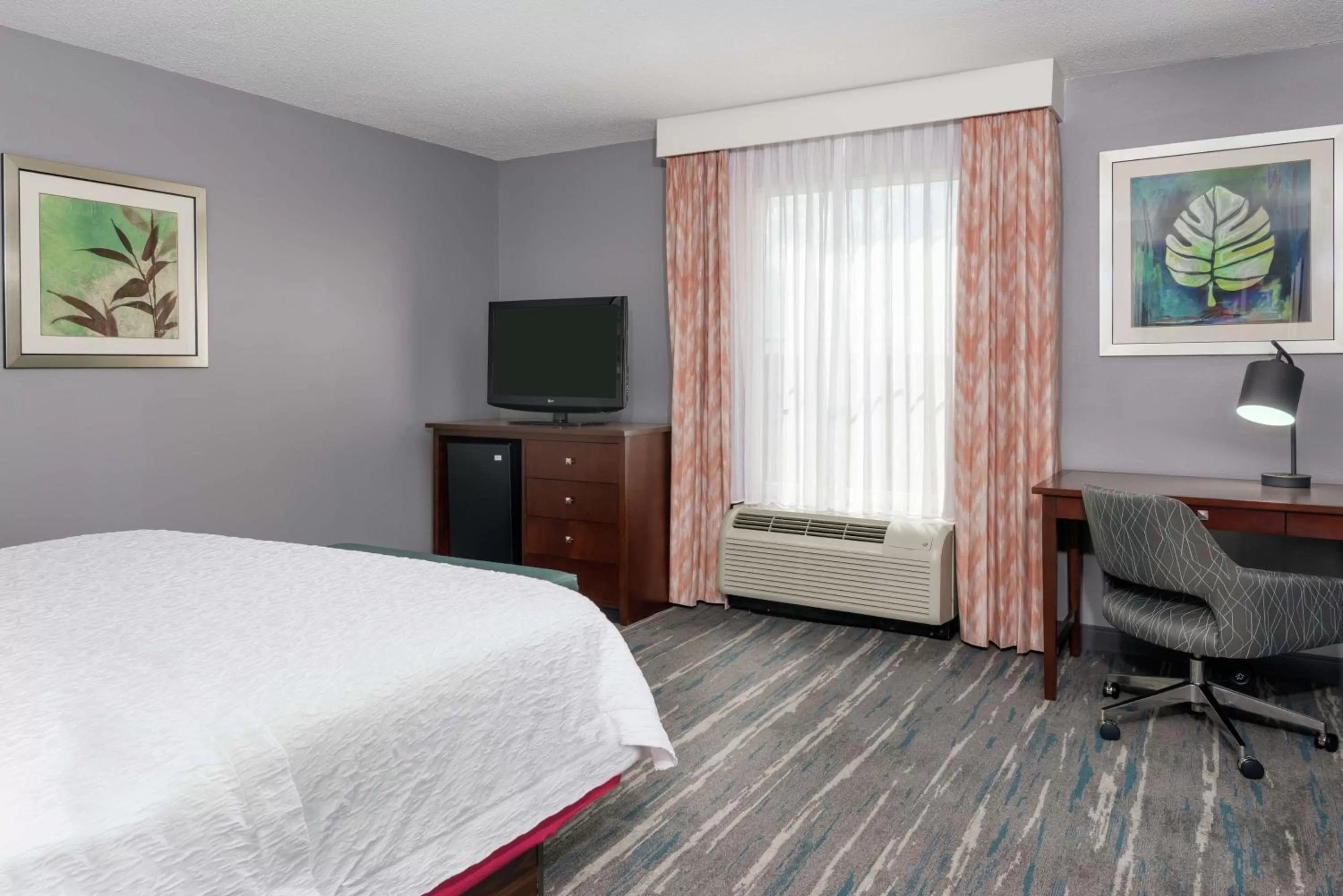 Bedroom, Bed in Hampton Inn & Suites Orlando Airport at Gateway Village