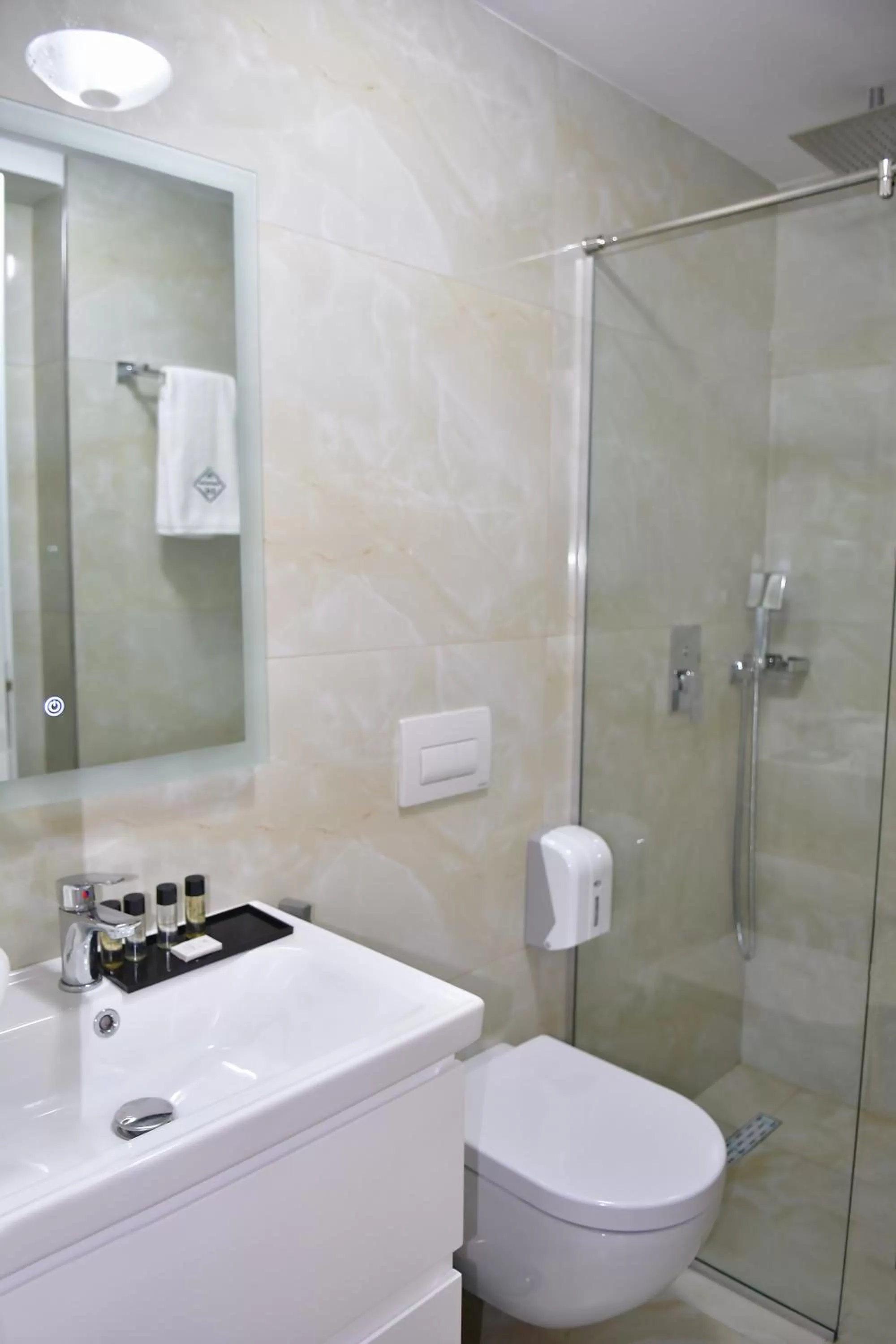 Shower, Bathroom in 313 Villa City Center Hotel