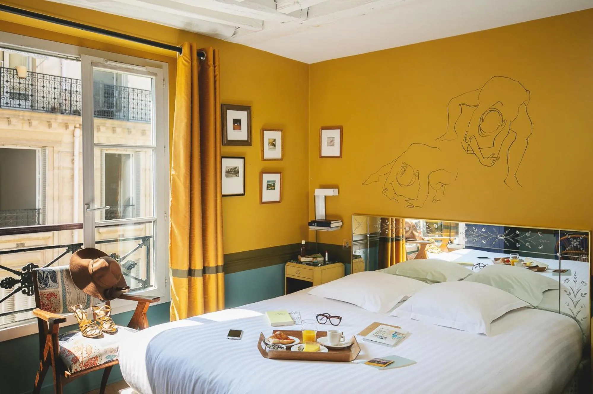 Photo of the whole room, Bed in Hôtel Crayon