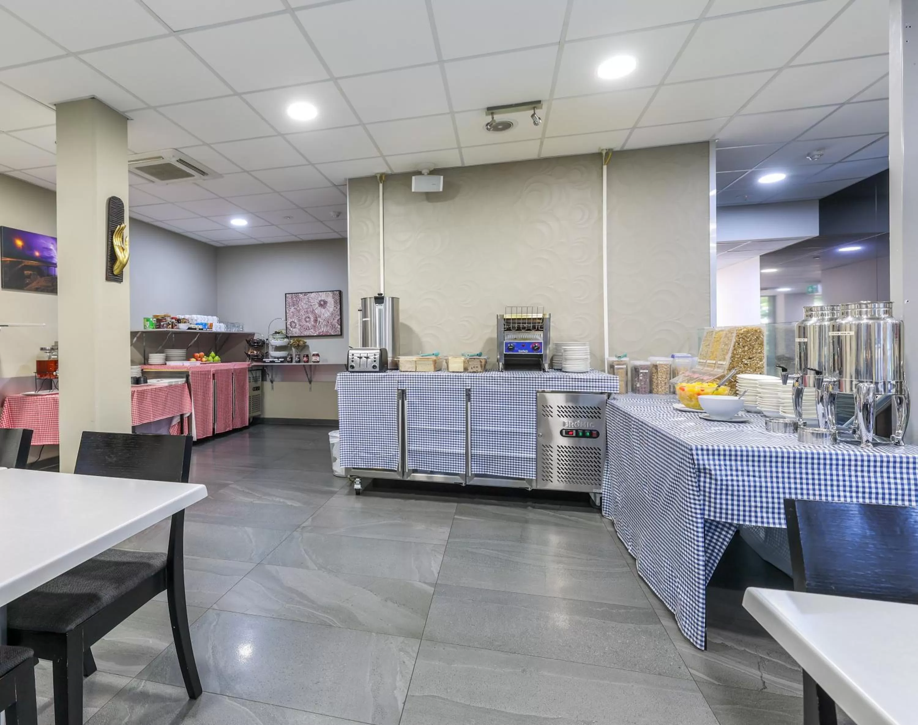 Breakfast in Argus Hotel Darwin