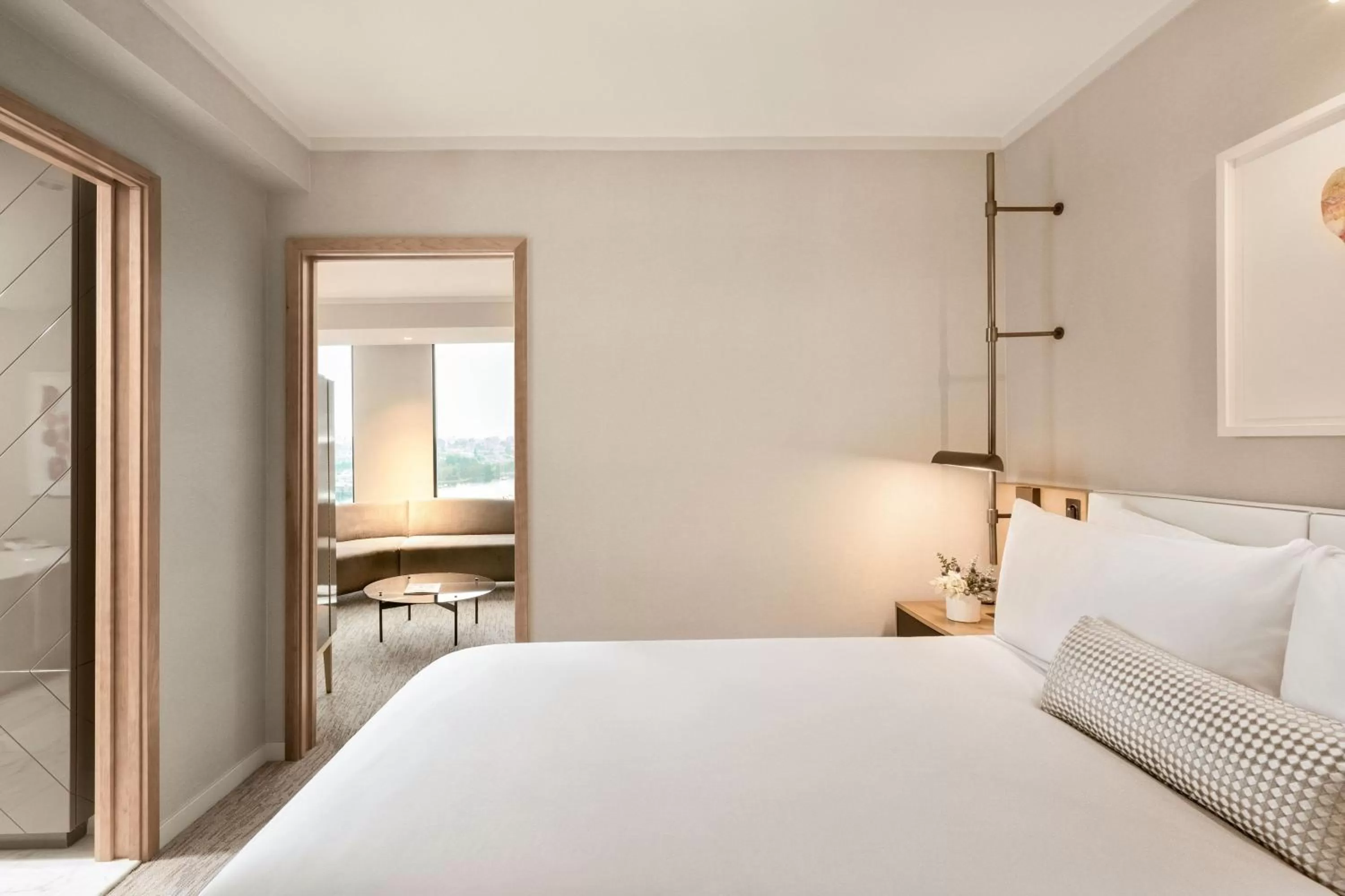 Bedroom, Bed in JW Marriott Parq Vancouver