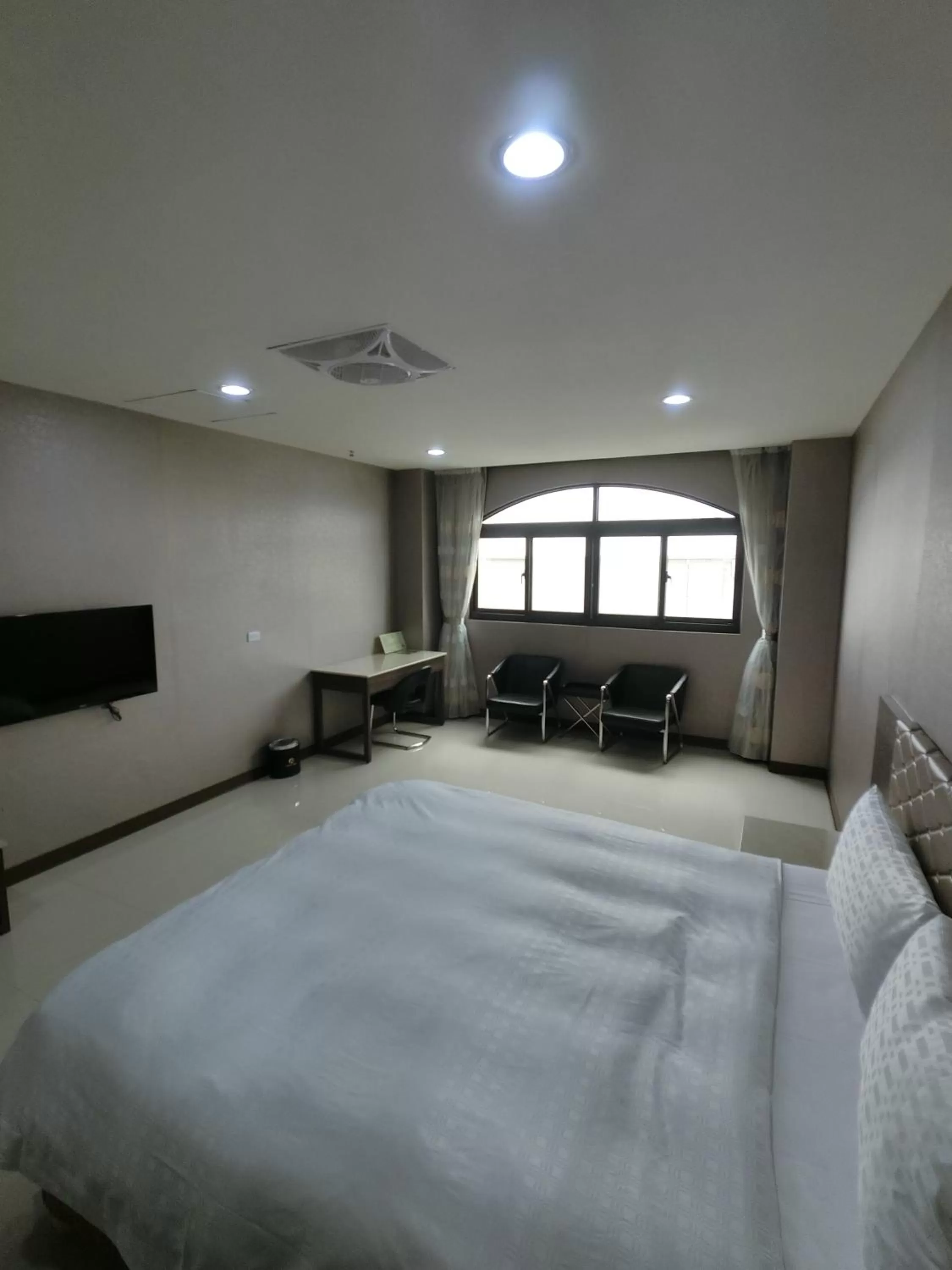 Photo of the whole room, Bed in 雲林斗六福爾摩莎大飯店