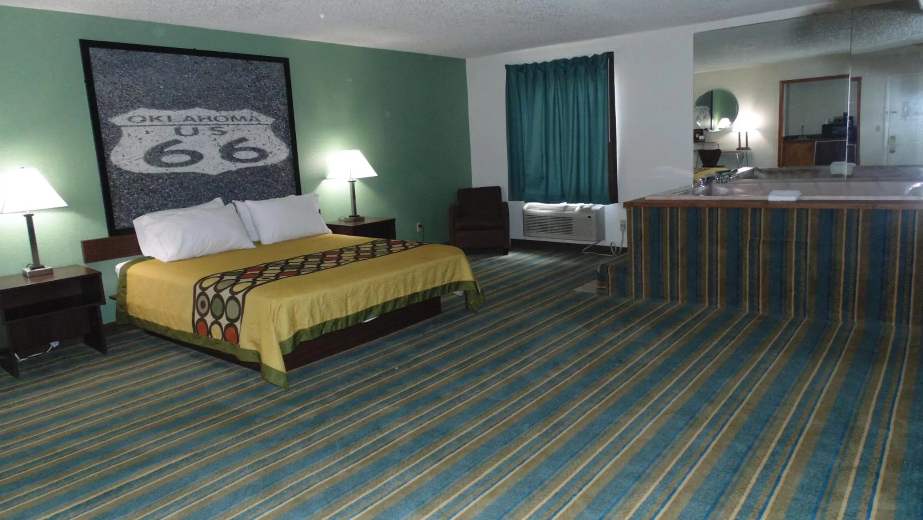 Bedroom, Bed in Super 8 by Wyndham Sapulpa/Tulsa Area