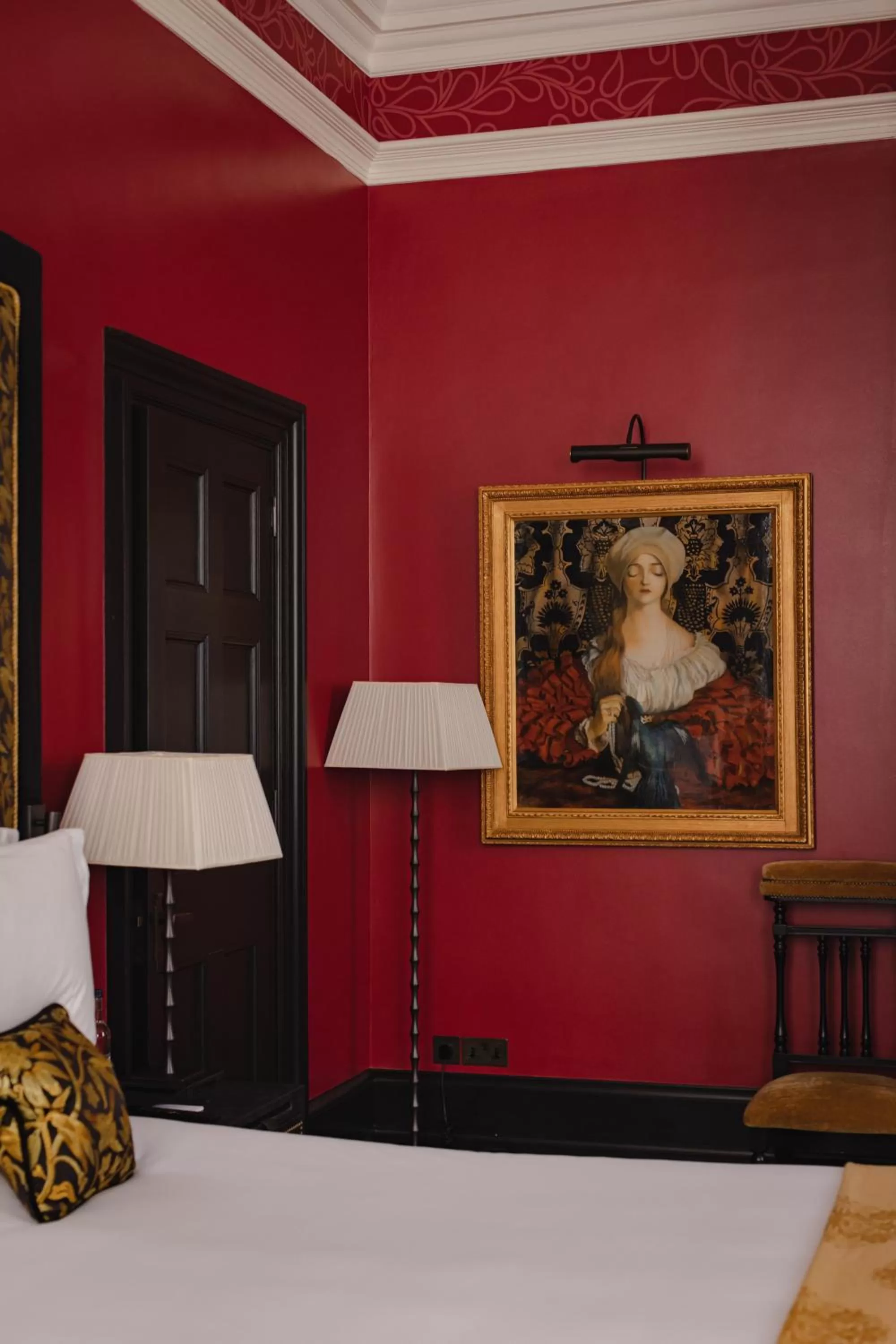 Bed in L'oscar London