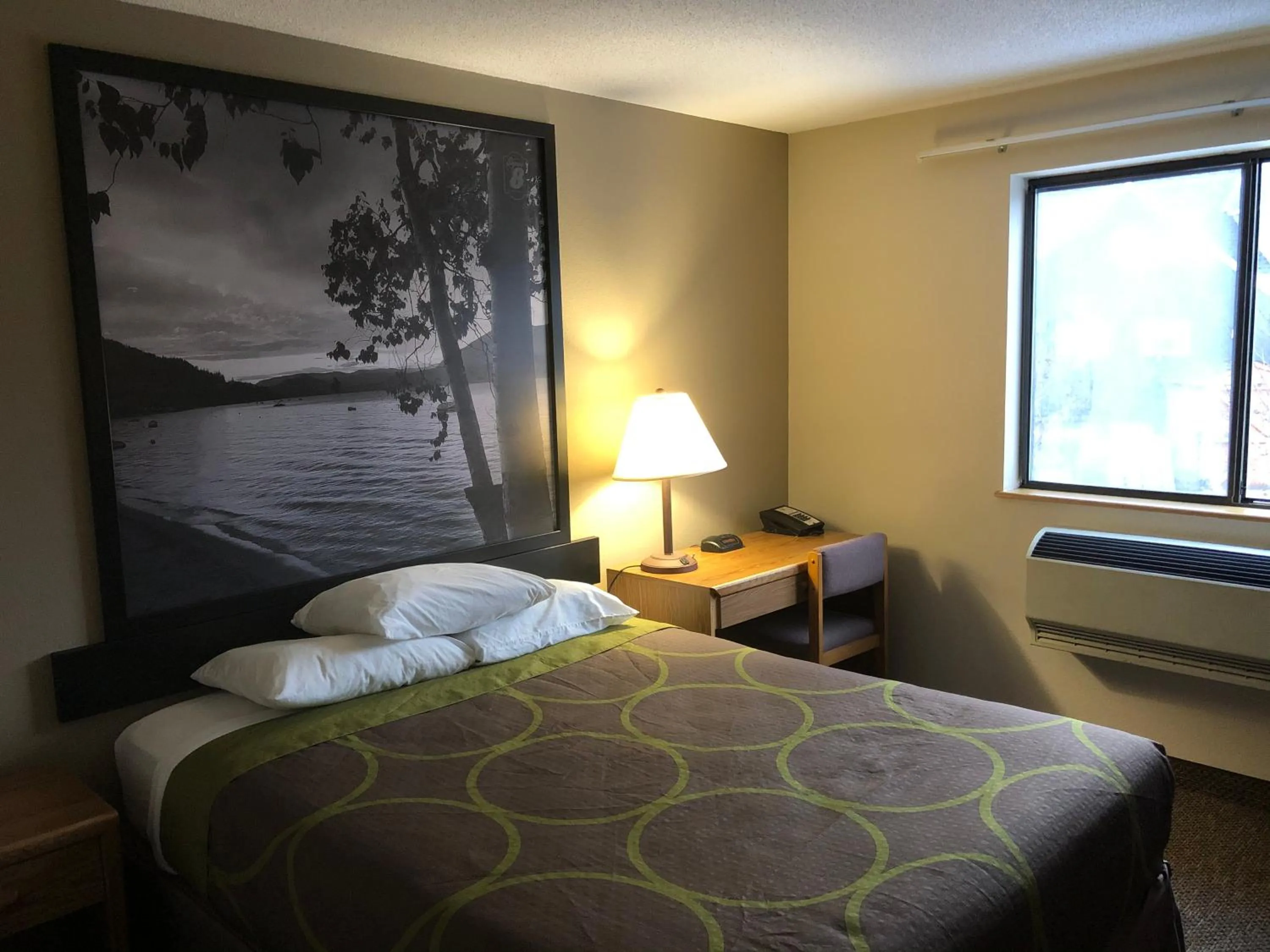 Super 8 by Wyndham Salmon Arm