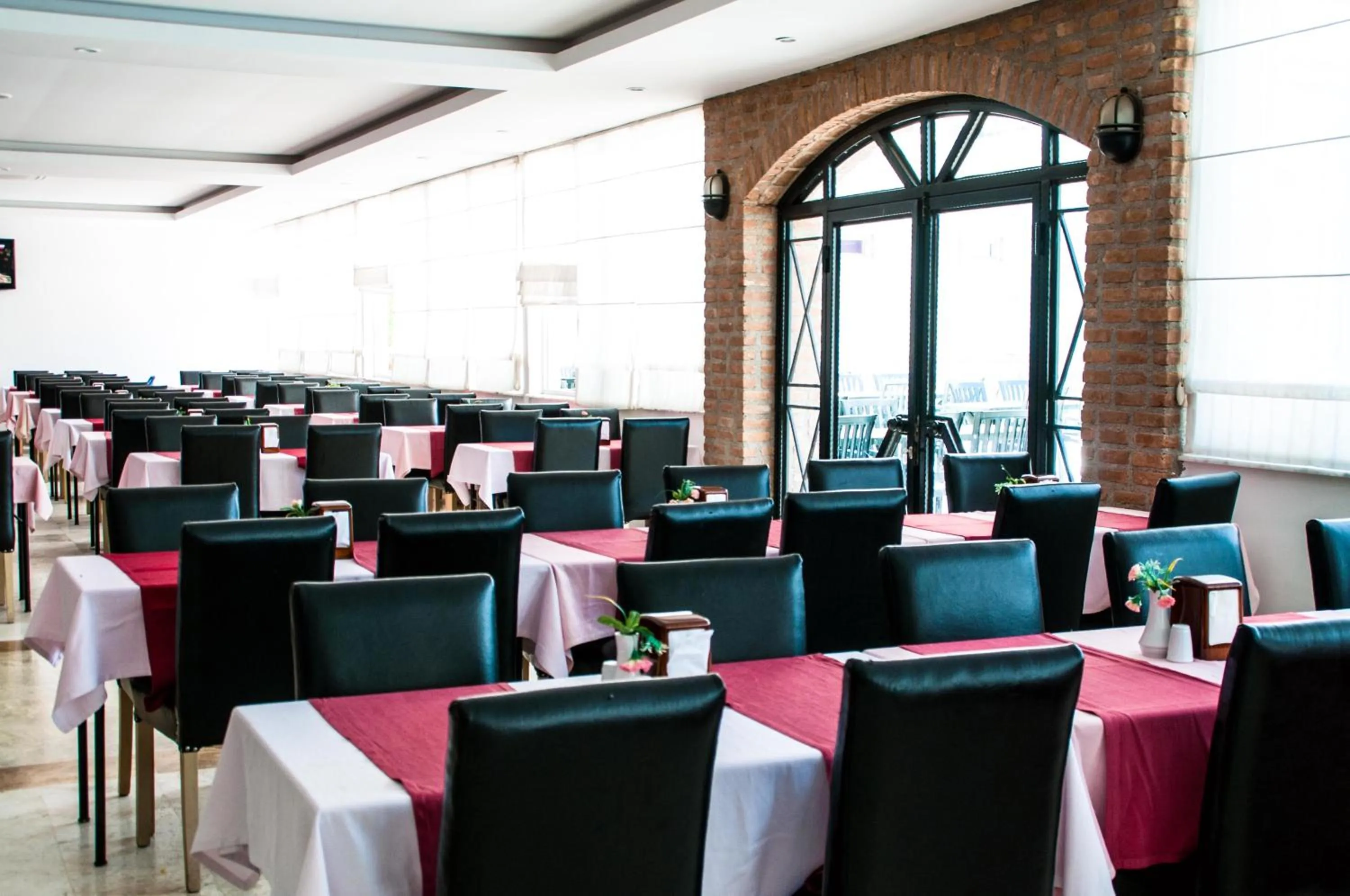 Restaurant/places to eat in Belkon Hotel