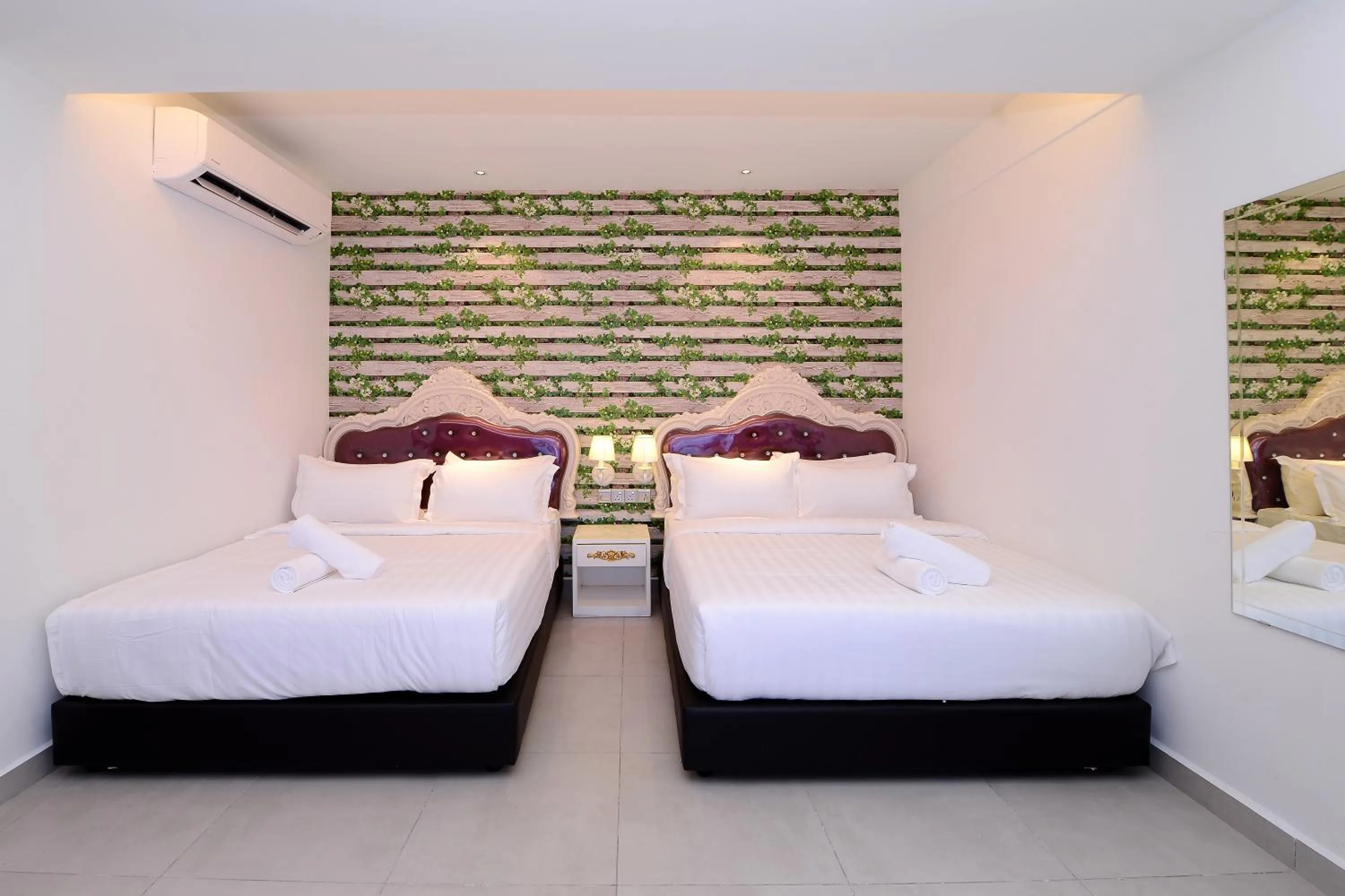 Photo of the whole room, Bed in Hotel de Art USJ 21