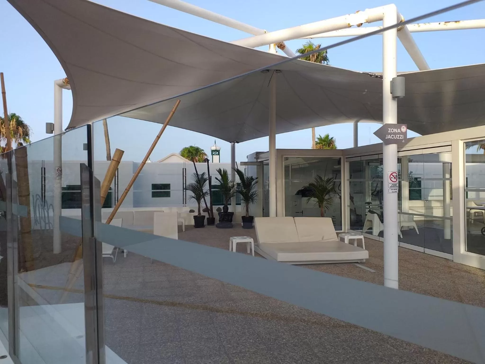 Solarium in Hyde Park Lane