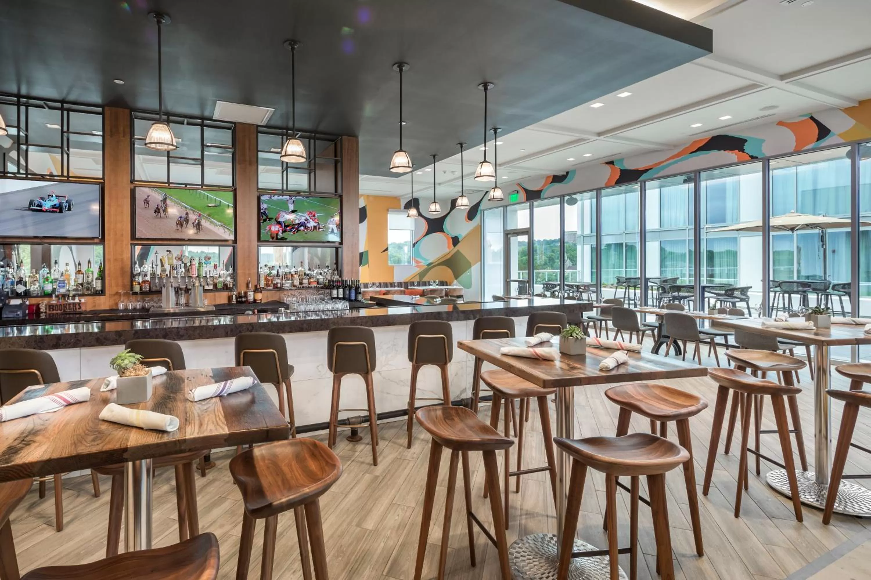 Restaurant/places to eat in The Summit Hotel