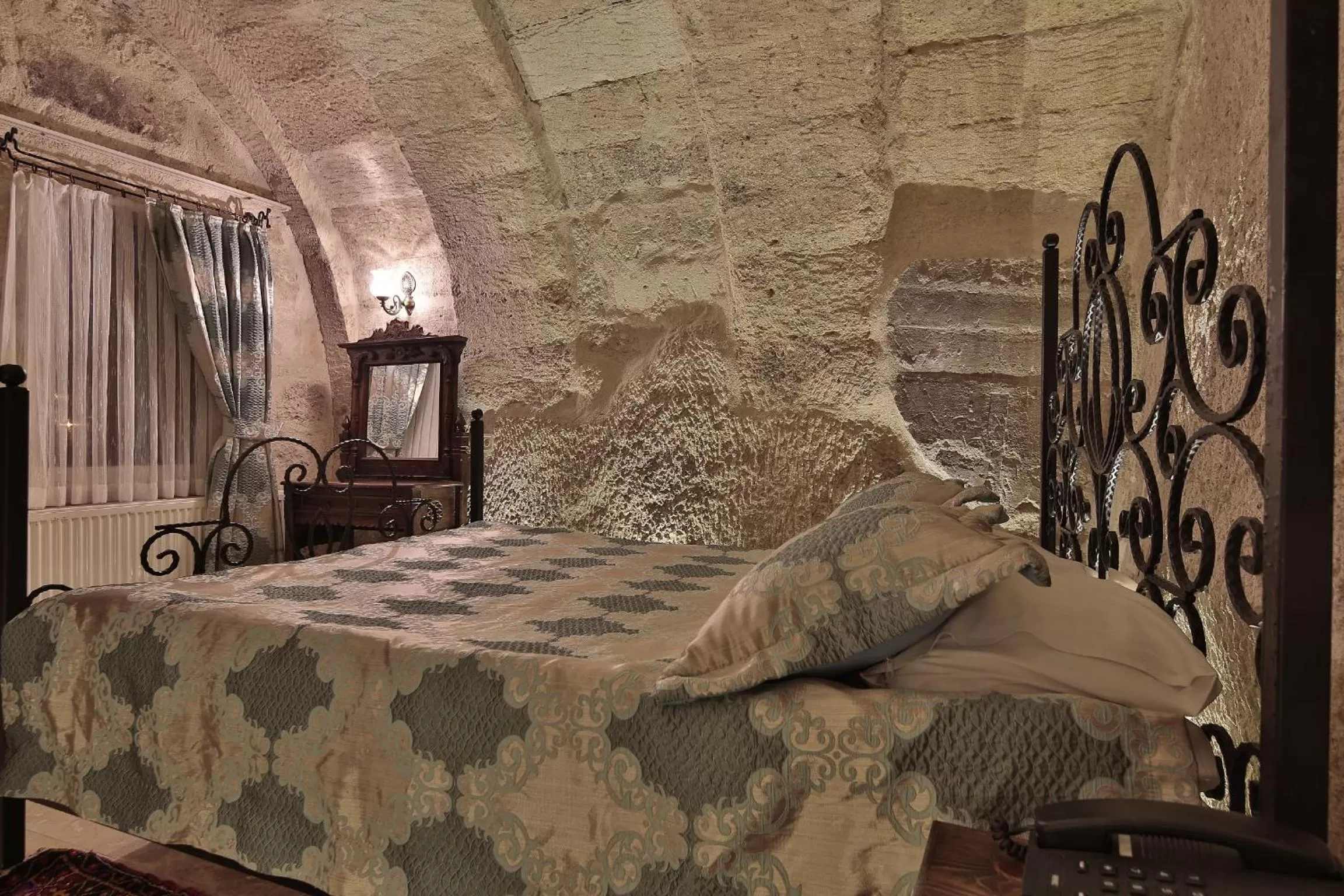 Standard  Room in Shoestring Cave House