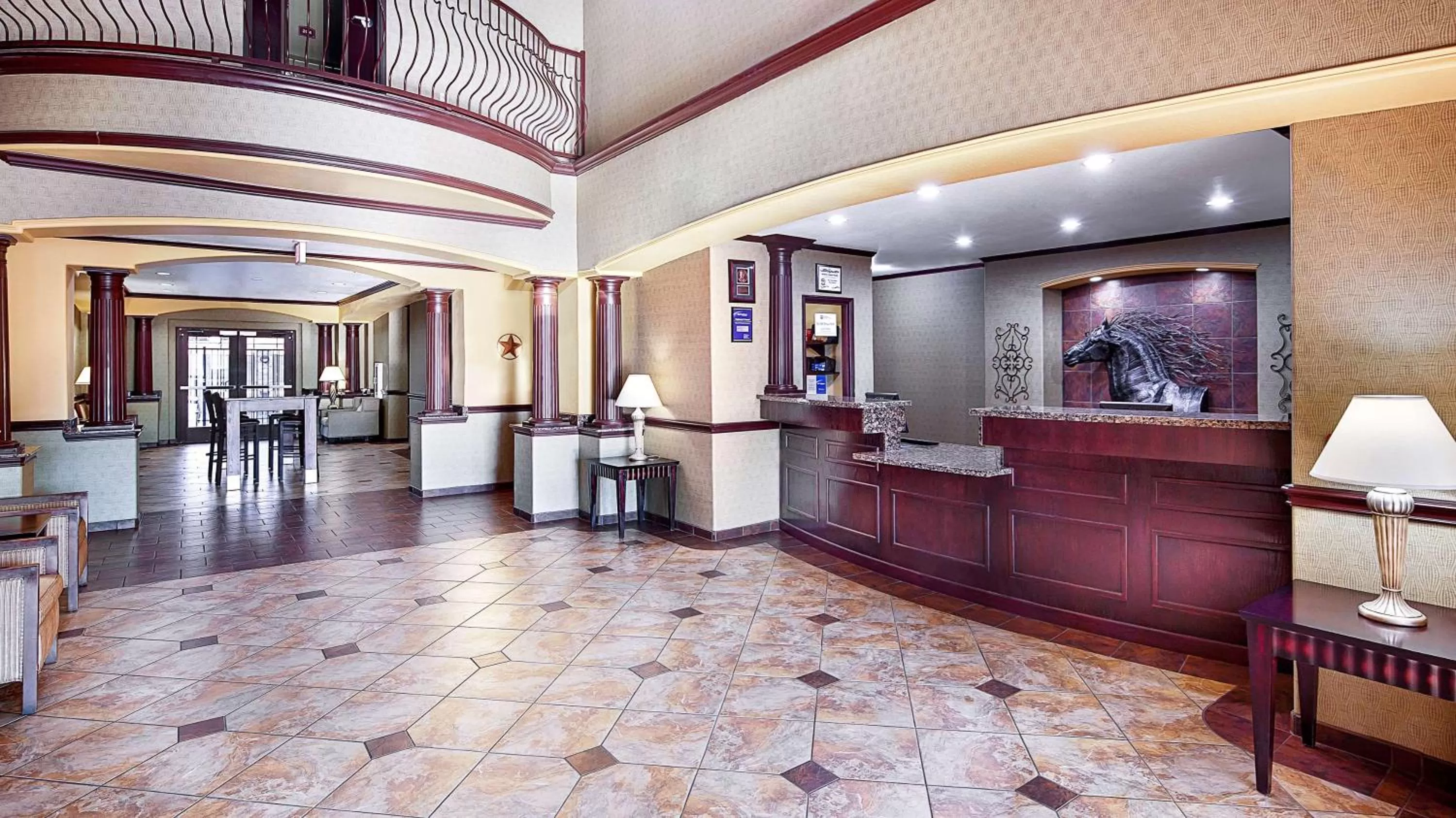 Lobby or reception in Best Western Plus Royal Mountain Inn & Suites