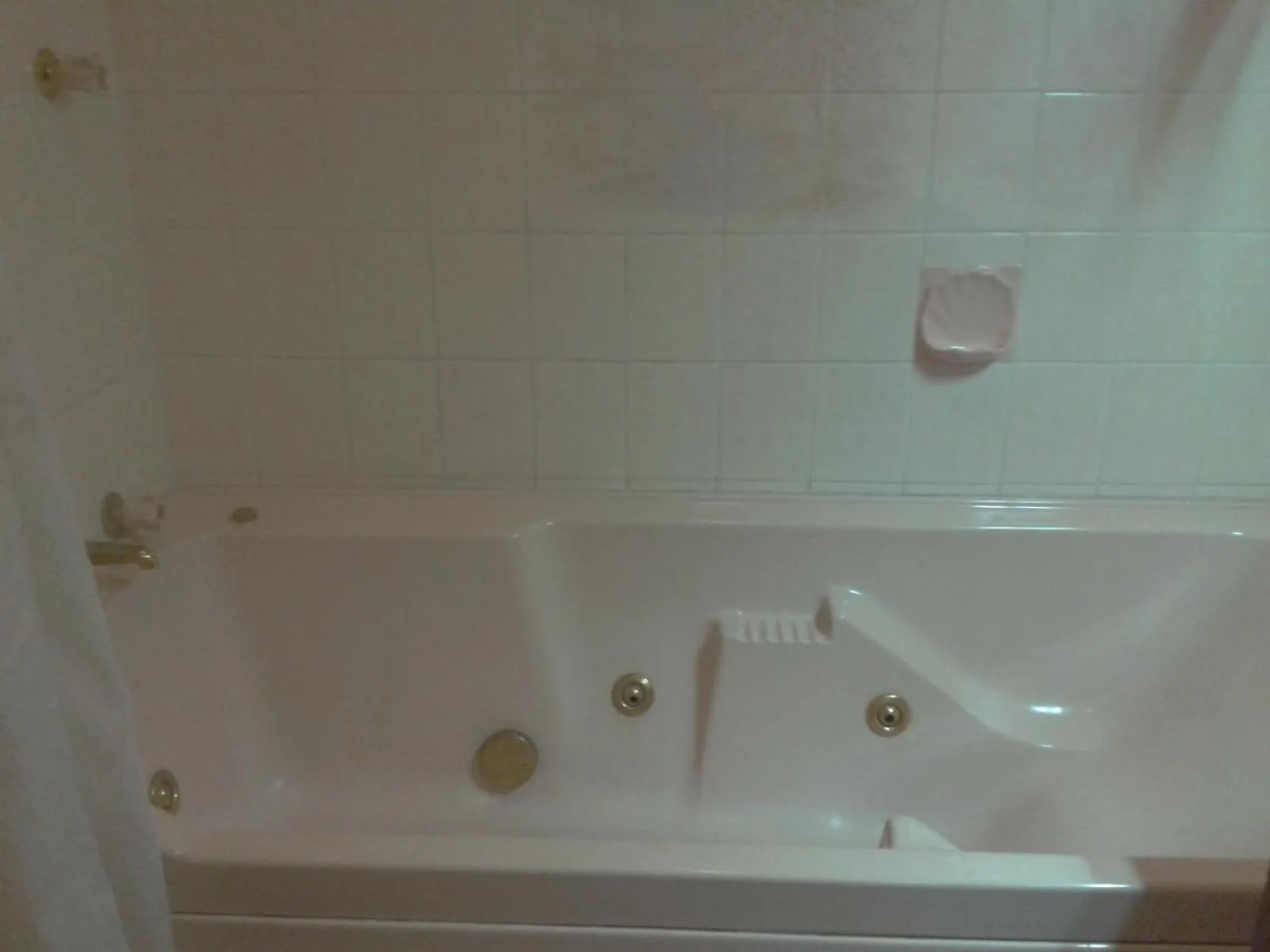 Bathroom in Elsinor Motor Lodge