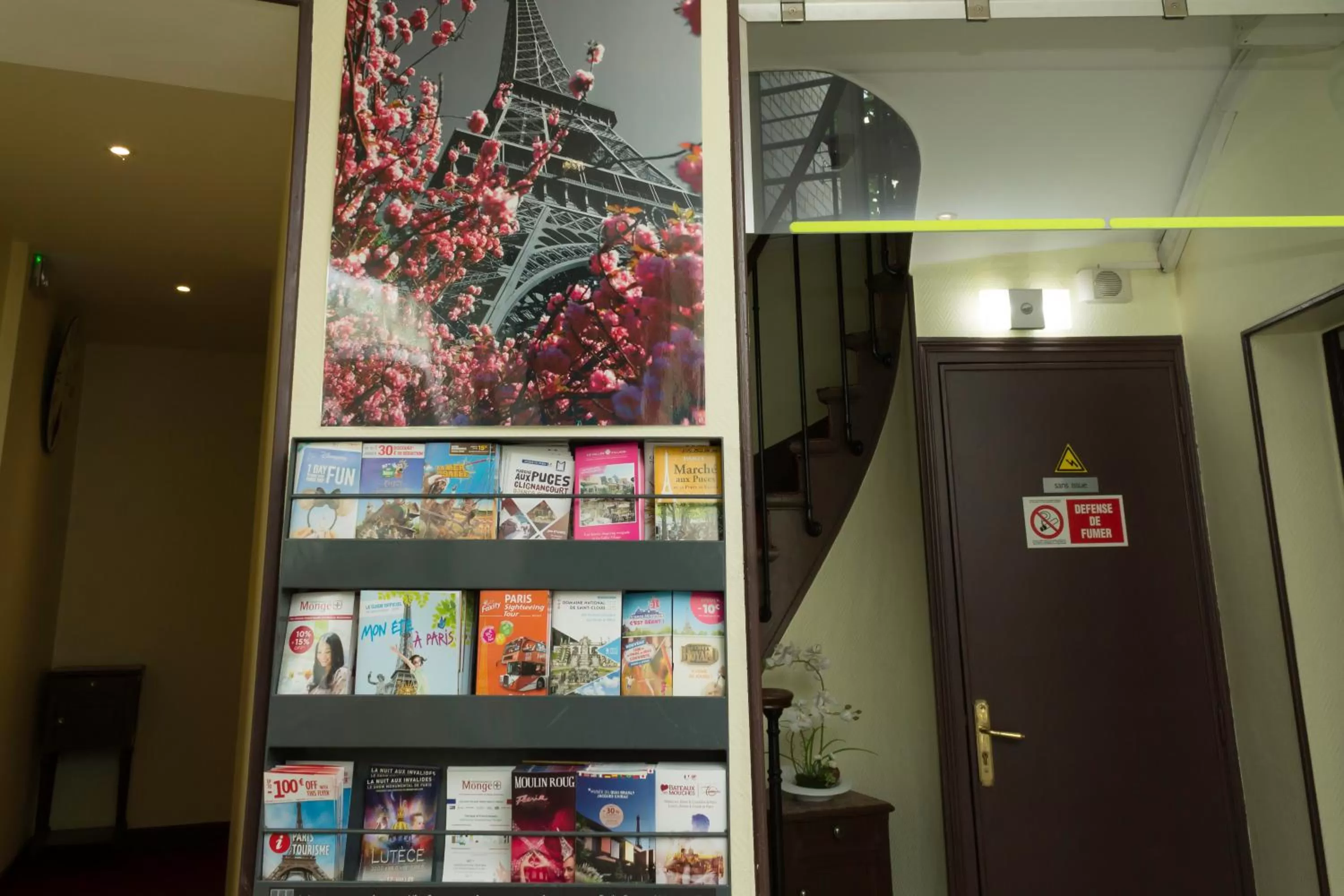 Library in Hôtel de Paris La Défense