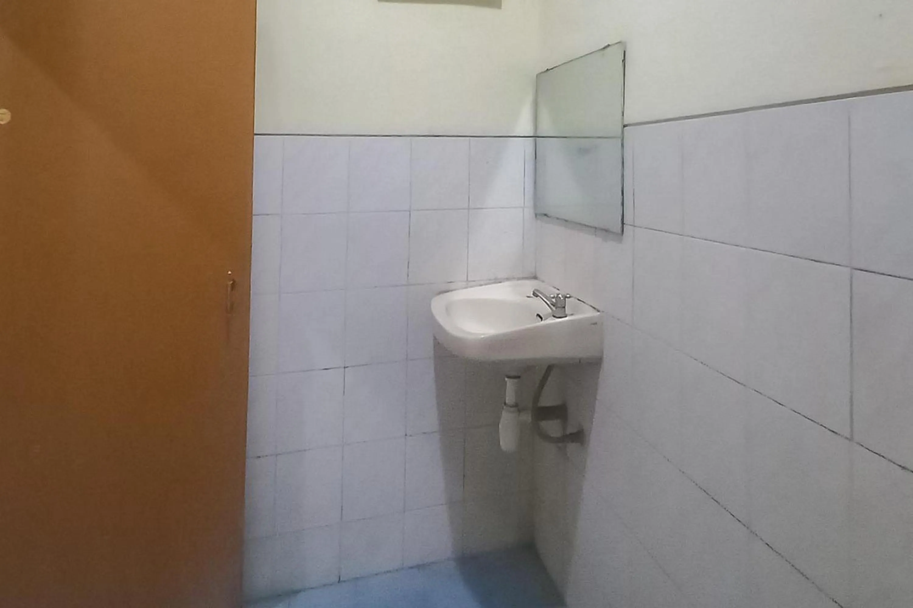 Toilet in Hotel Malang near Alun Alun Malang RedPartner