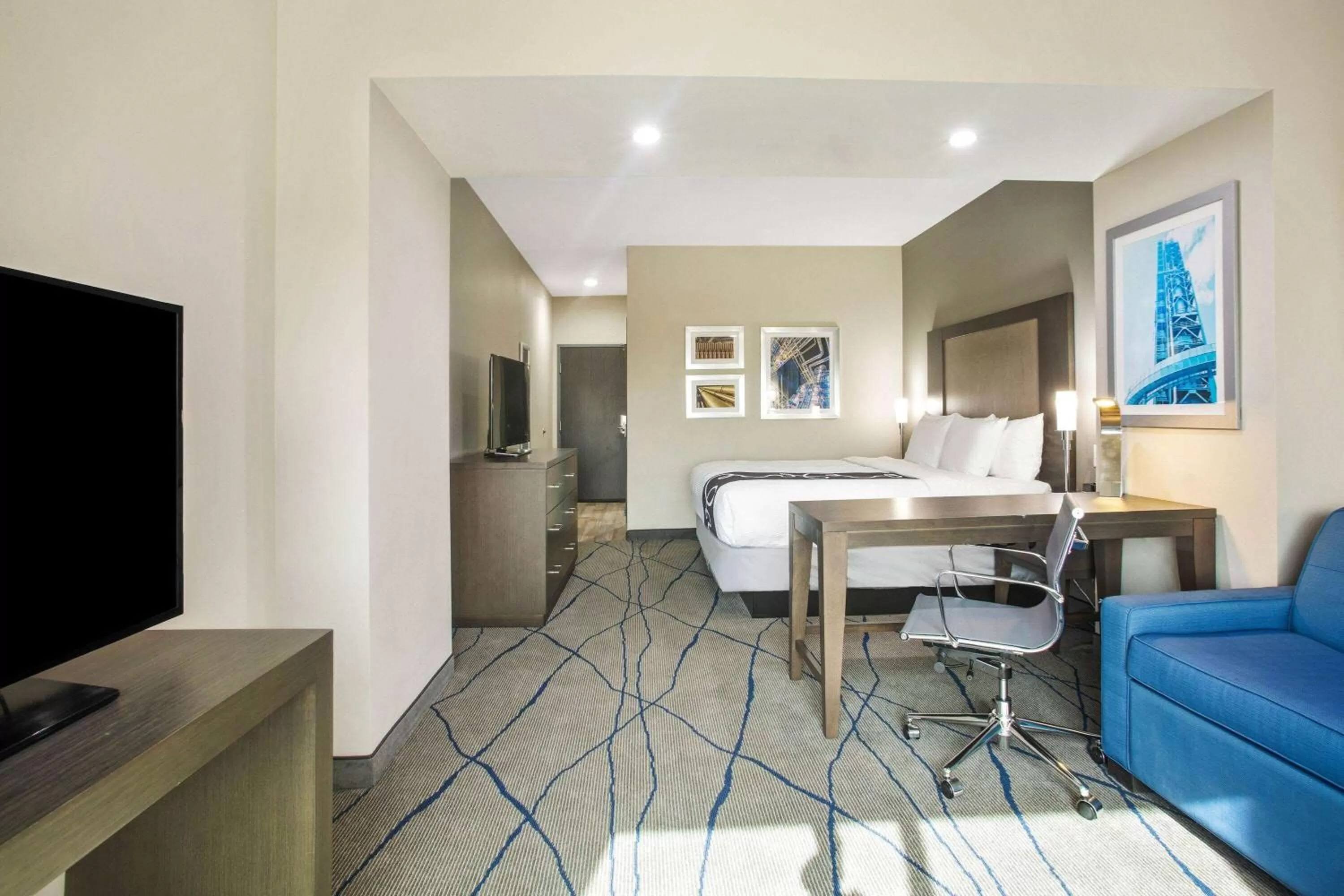 Photo of the whole room in La Quinta by Wyndham Ponca City