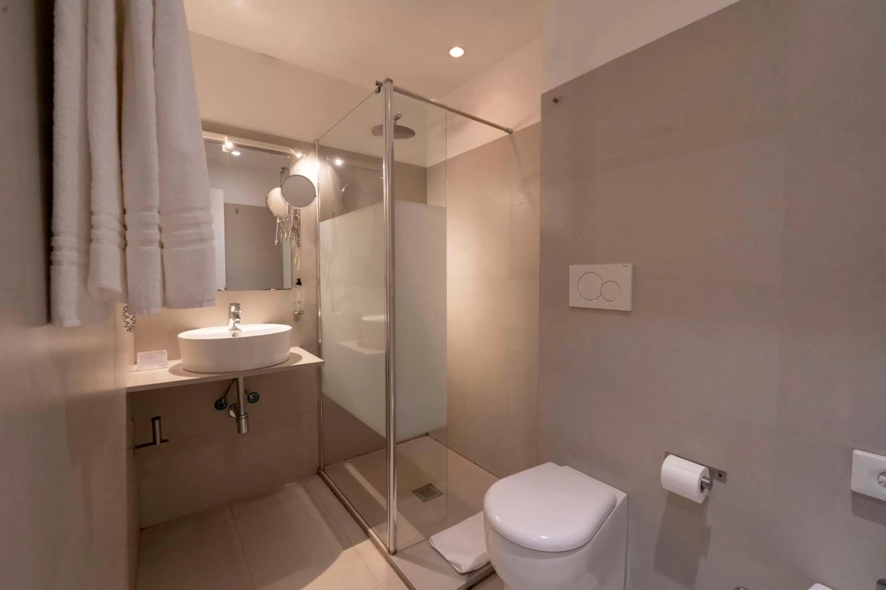 Shower in Kleos Hotel Milano Città Studi by Kleos Group Collection