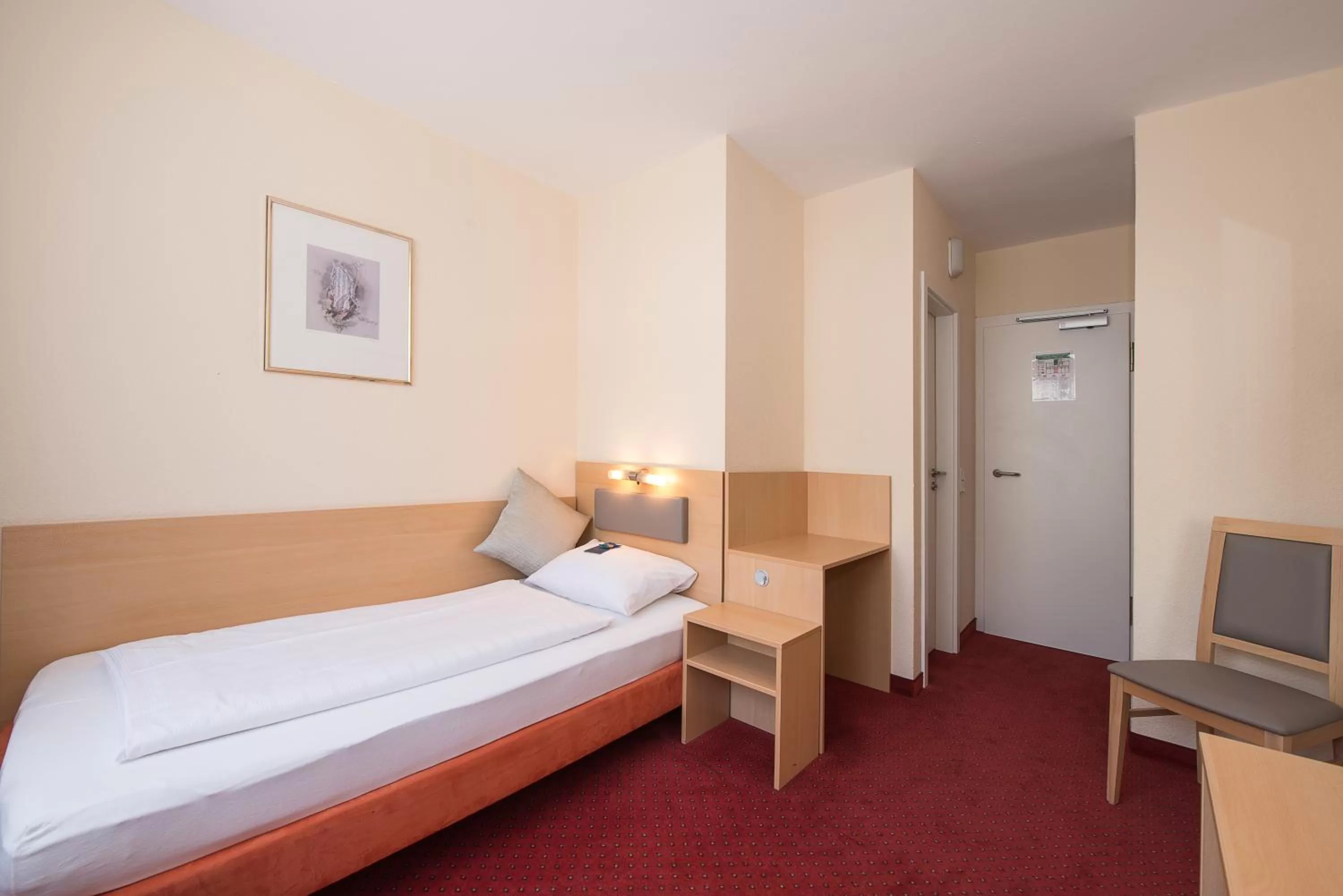 Photo of the whole room, Bed in Comfort Garni Stadtzentrum Hotel