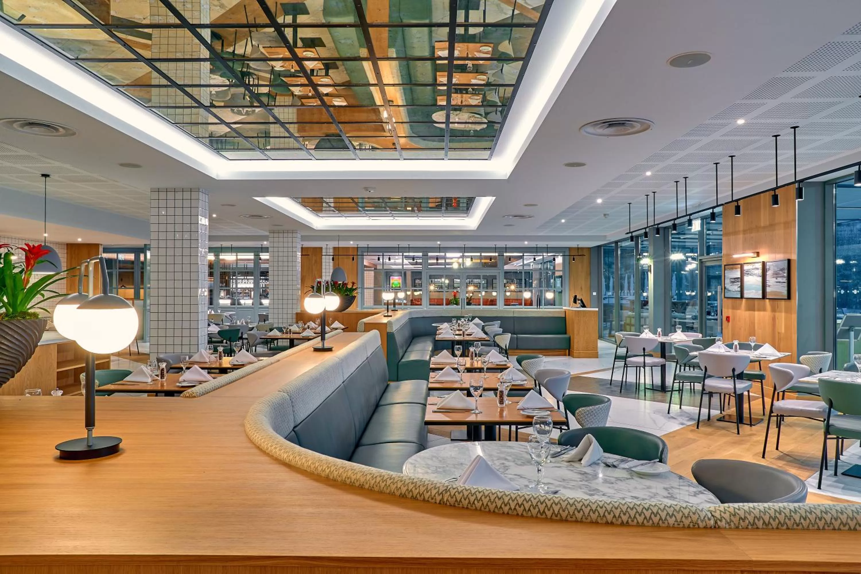 Restaurant/places to eat in Crowne Plaza Marlow by IHG