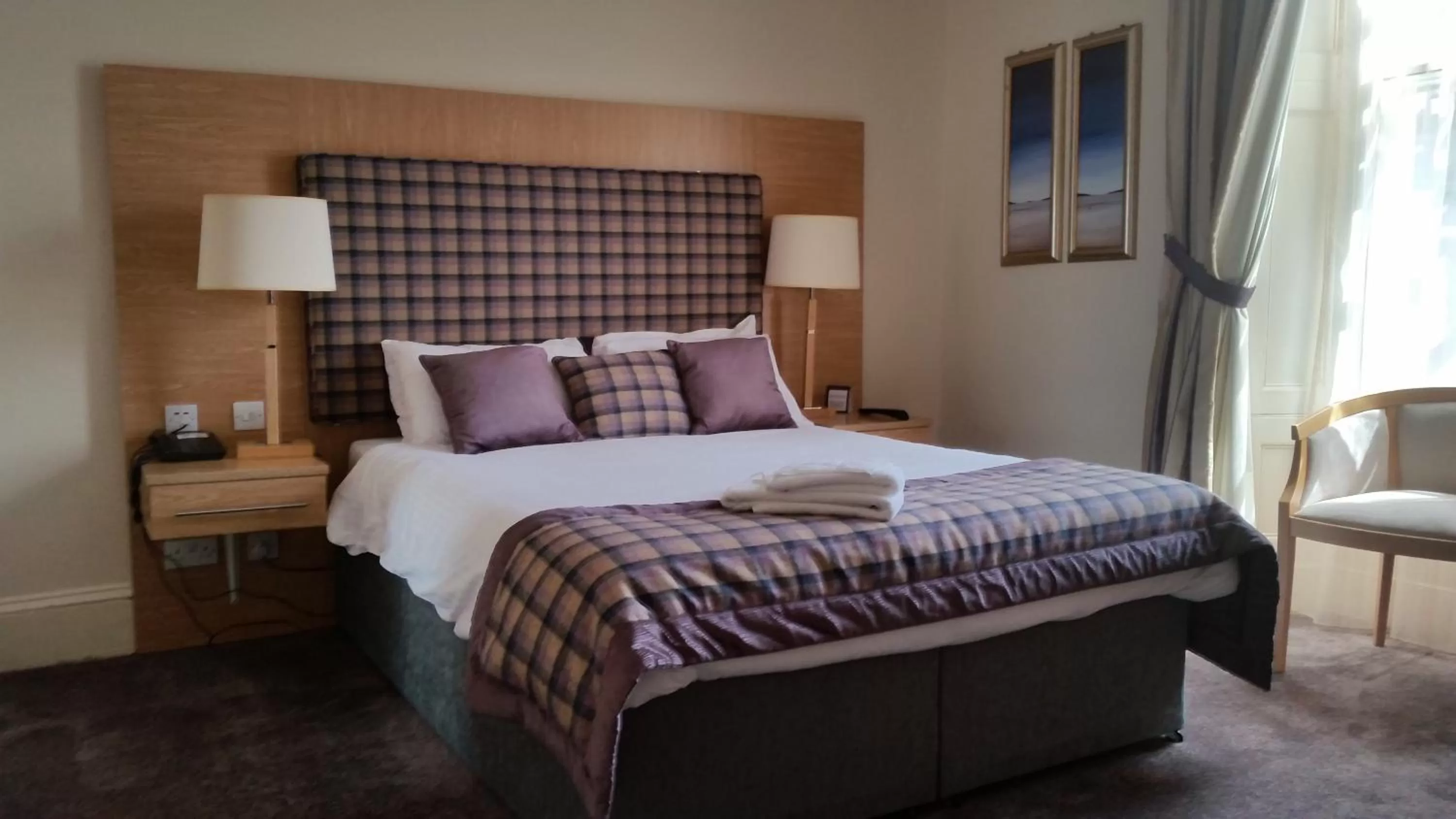 Bedroom, Bed in Northern Hotel