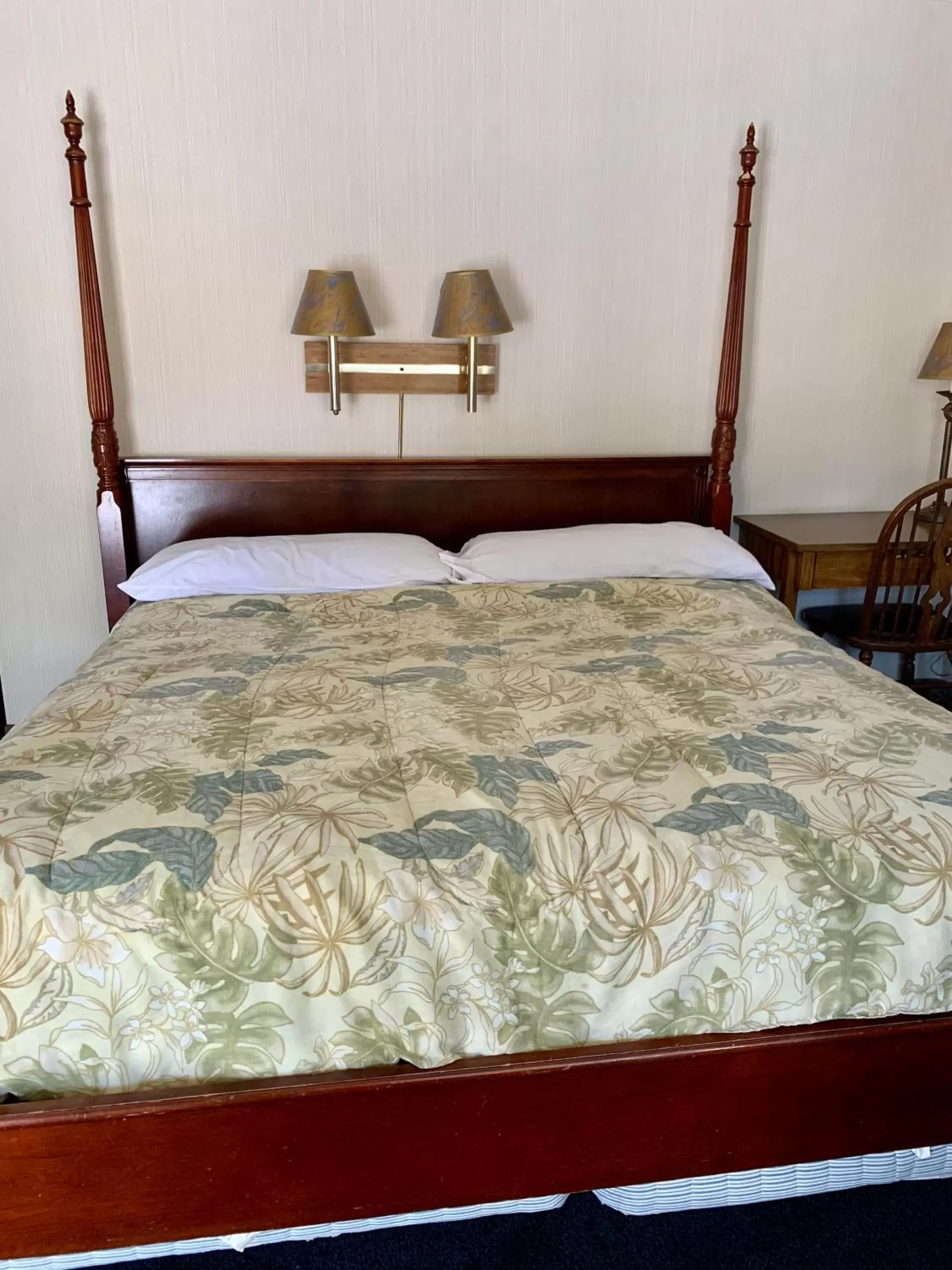 King Room in Stevenson’s Inn King Room in Stevenson’s Inn