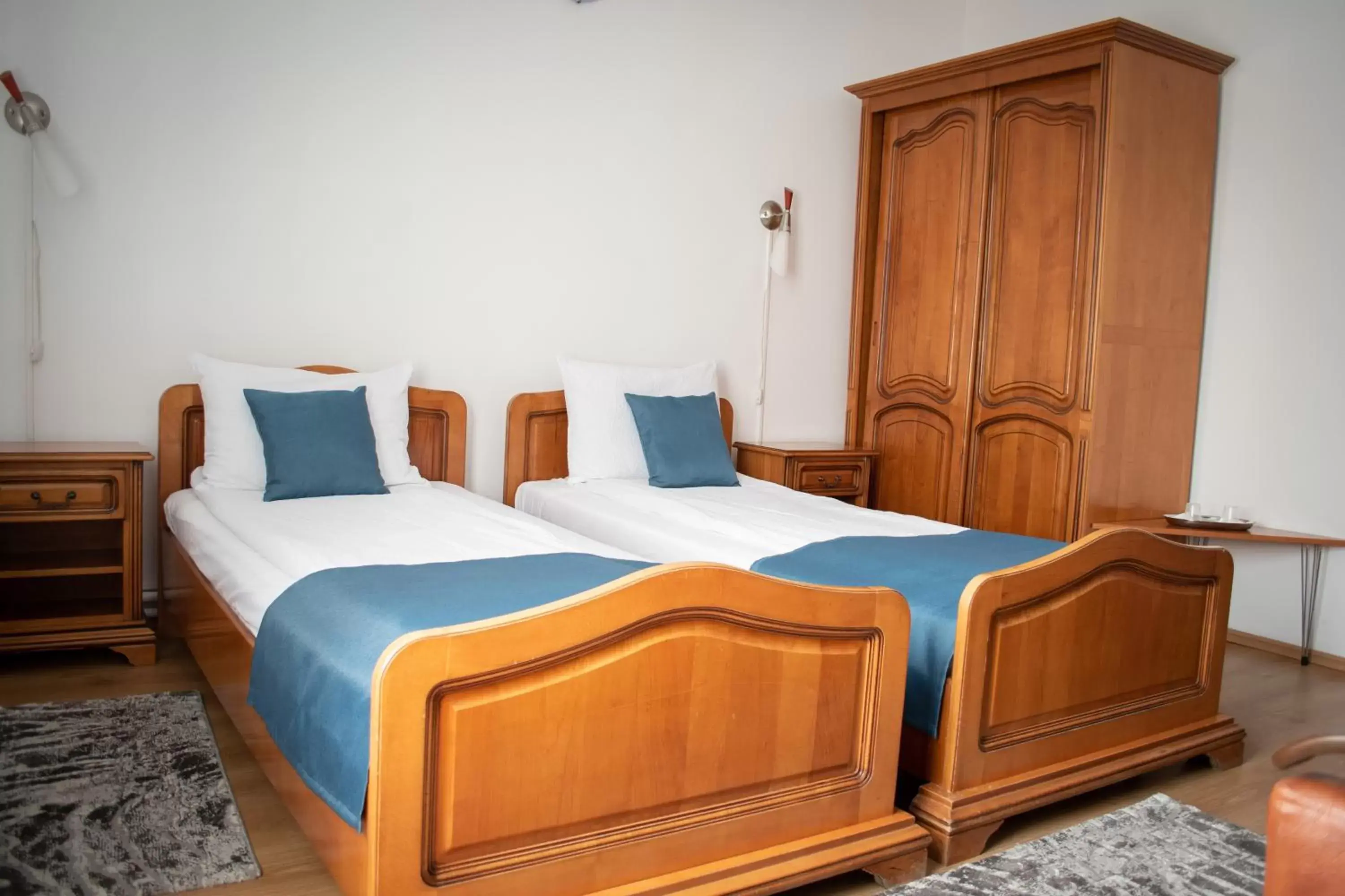 Large Double or Twin Room in Motel Via Targu Mures Large Double or Twin Room in Motel Via Targu Mures