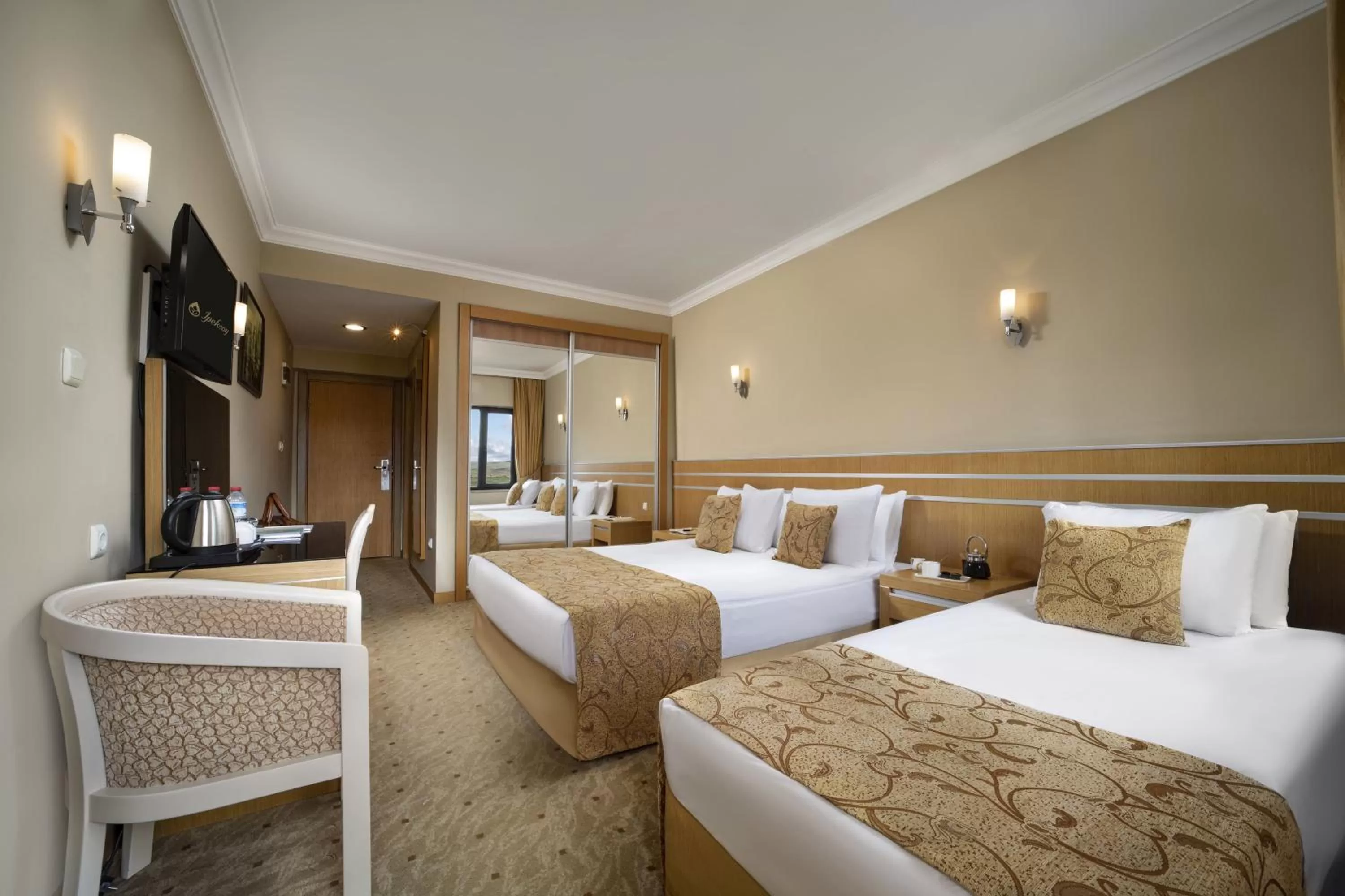 Bed in Ipeksoy Thermal Hotel