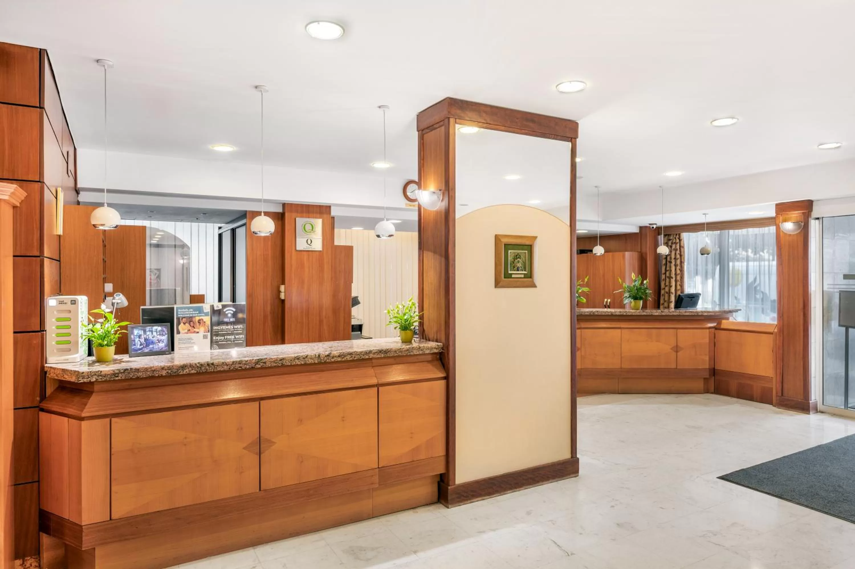 Lobby or reception in Danubius Hotel Raba