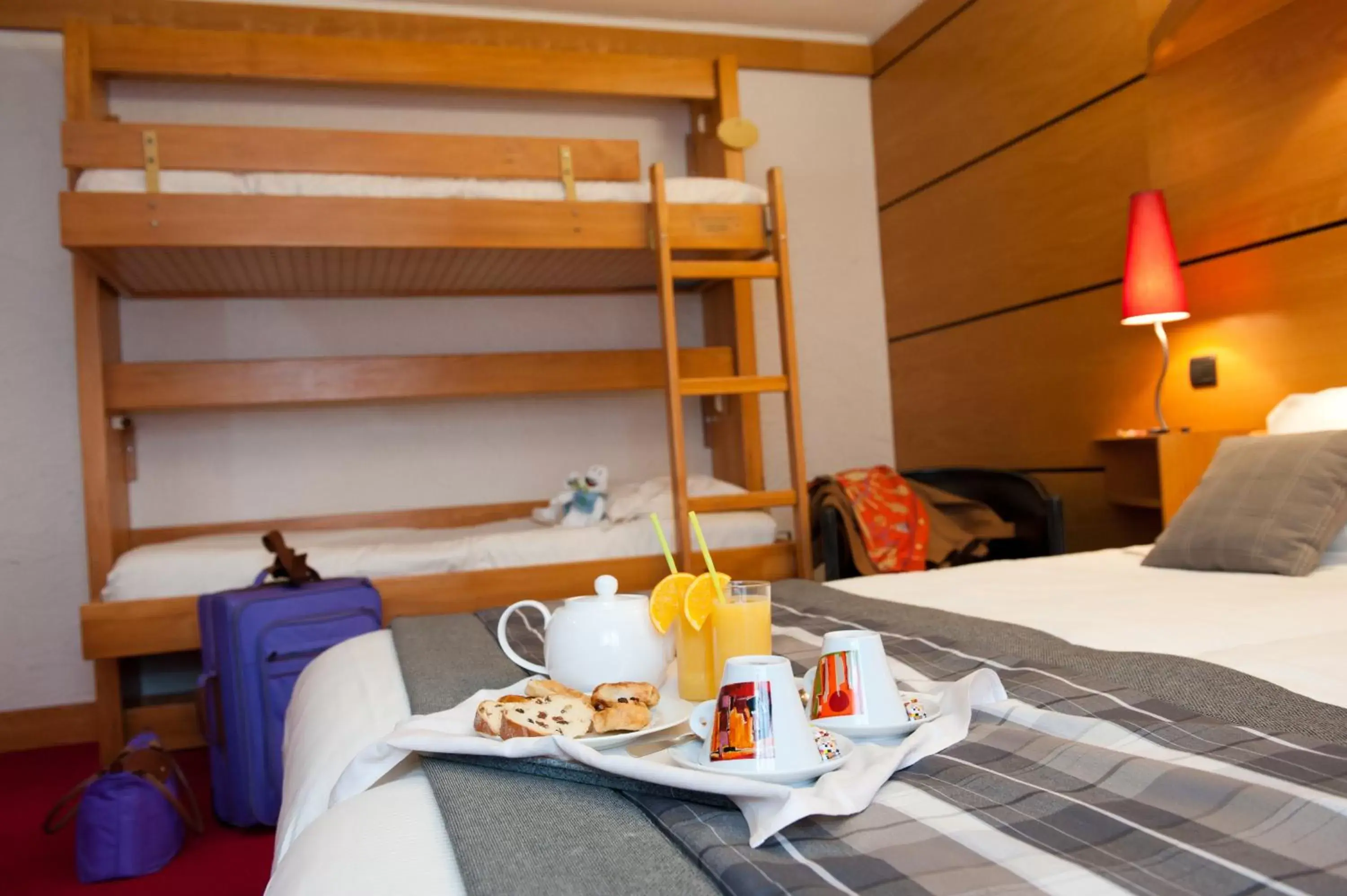 Family Room in Hotel Les Vallées Labellemontagne Family Room in Hotel Les Vallées Labellemontagne