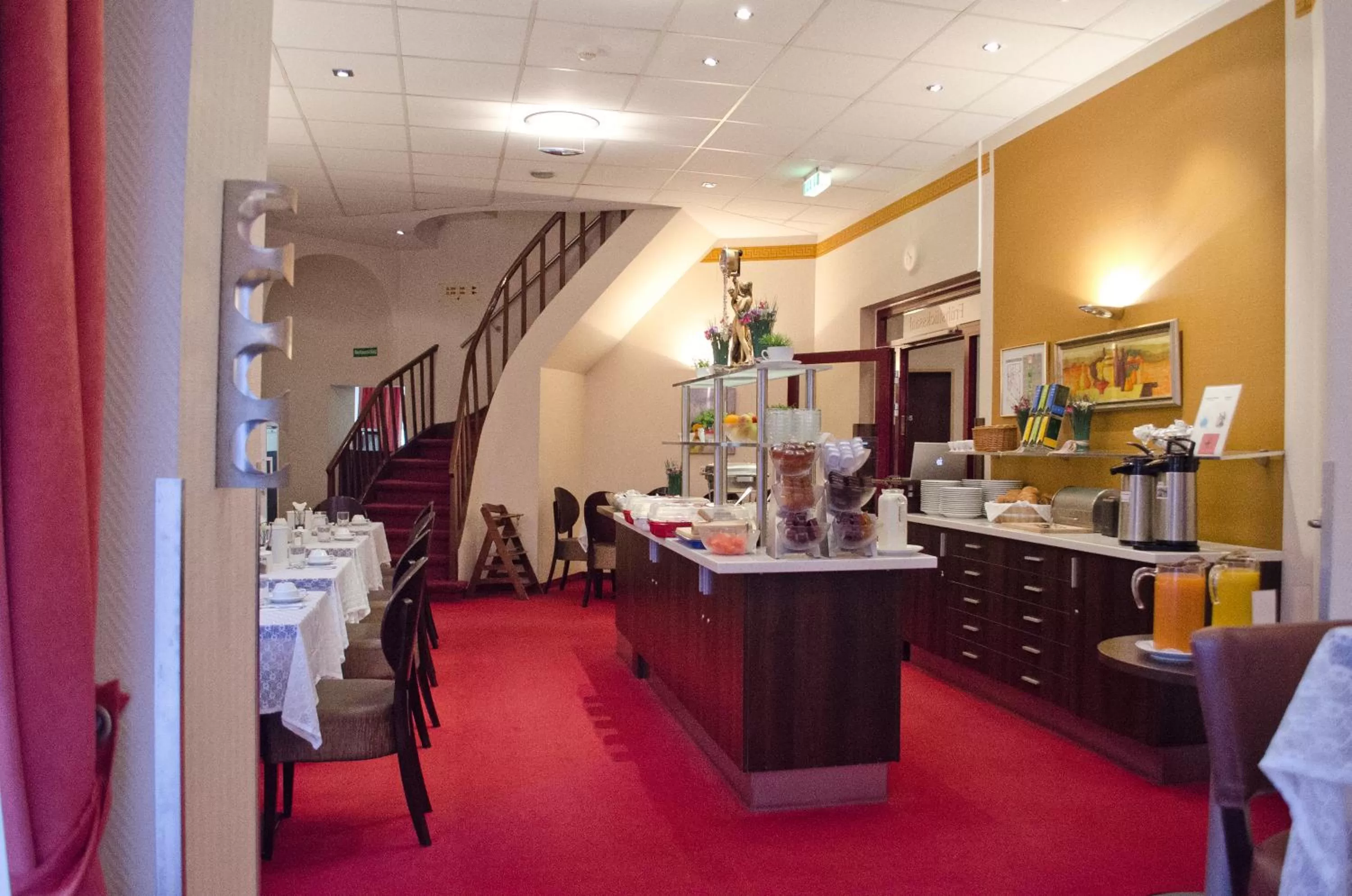 Restaurant/places to eat in Hotel Polo am ZOB