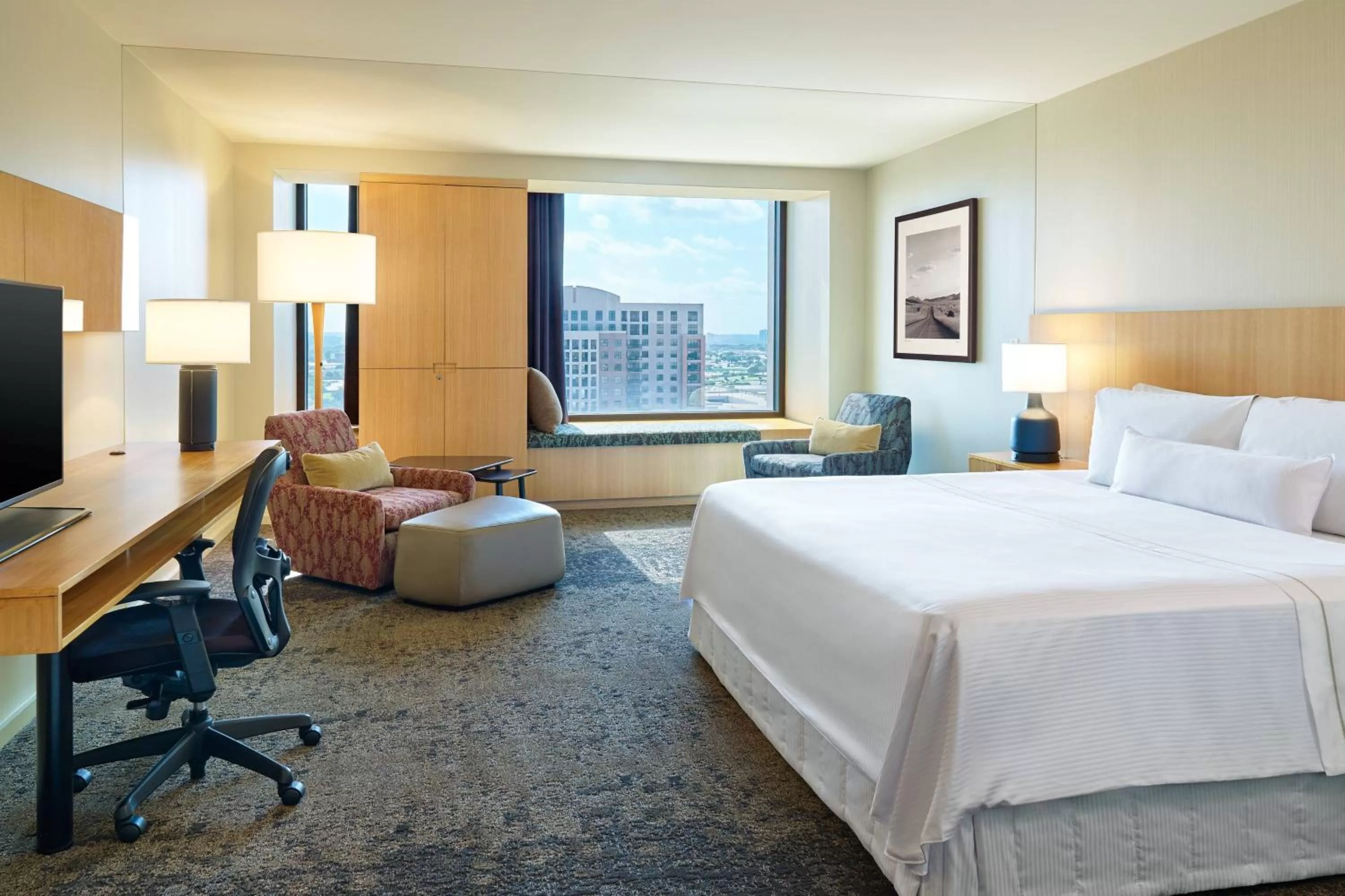 Photo of the whole room, Bed in The Westin Galleria Dallas