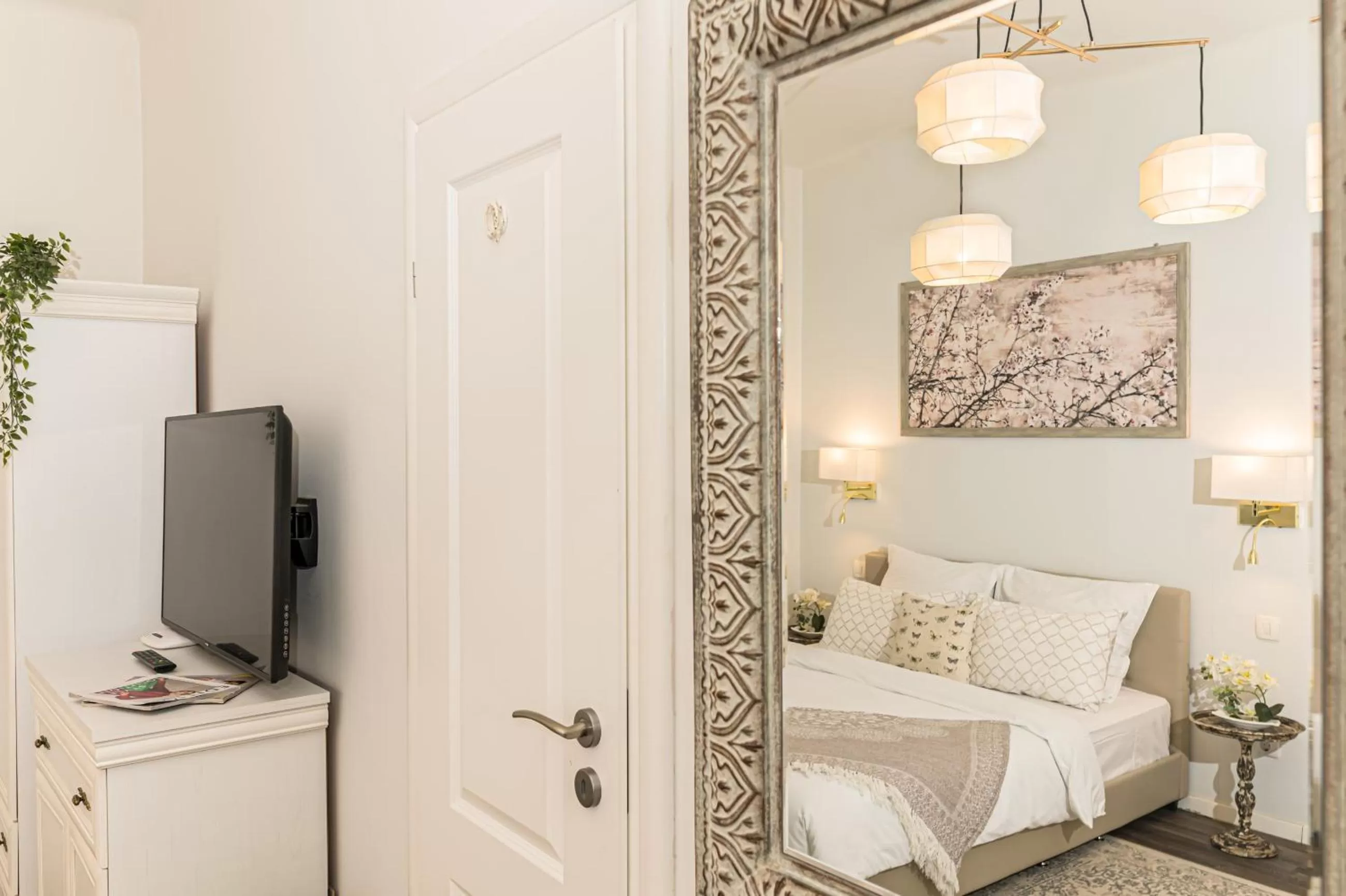 TV and multimedia, Bed in ALBERT RESIDENCE with PARKING