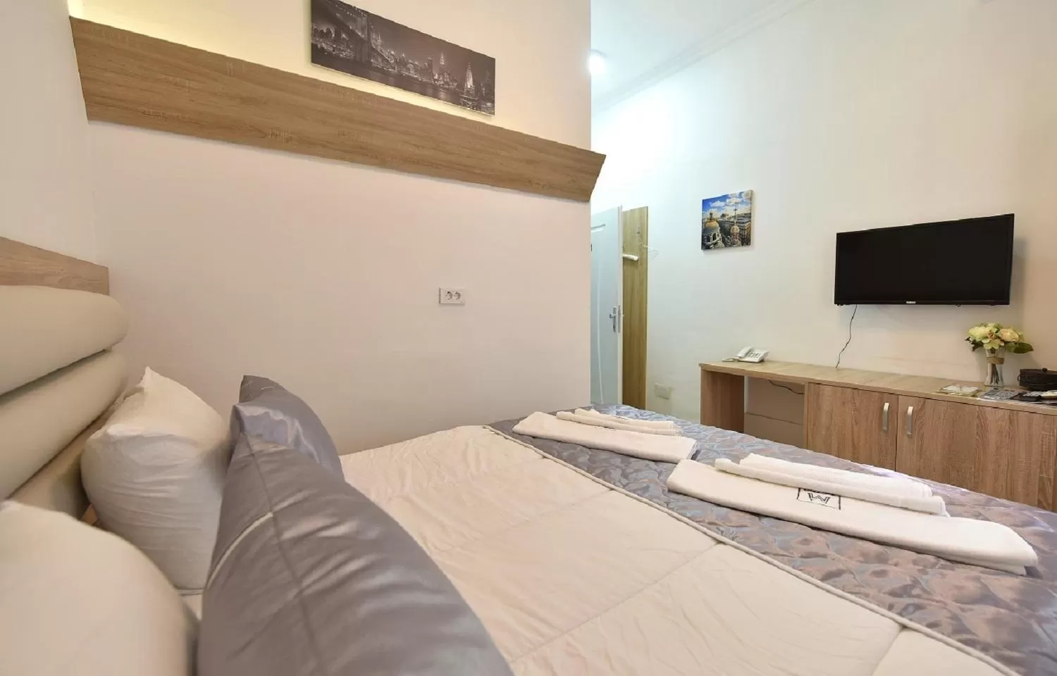 Villa Nina Hotel & Lounge bar