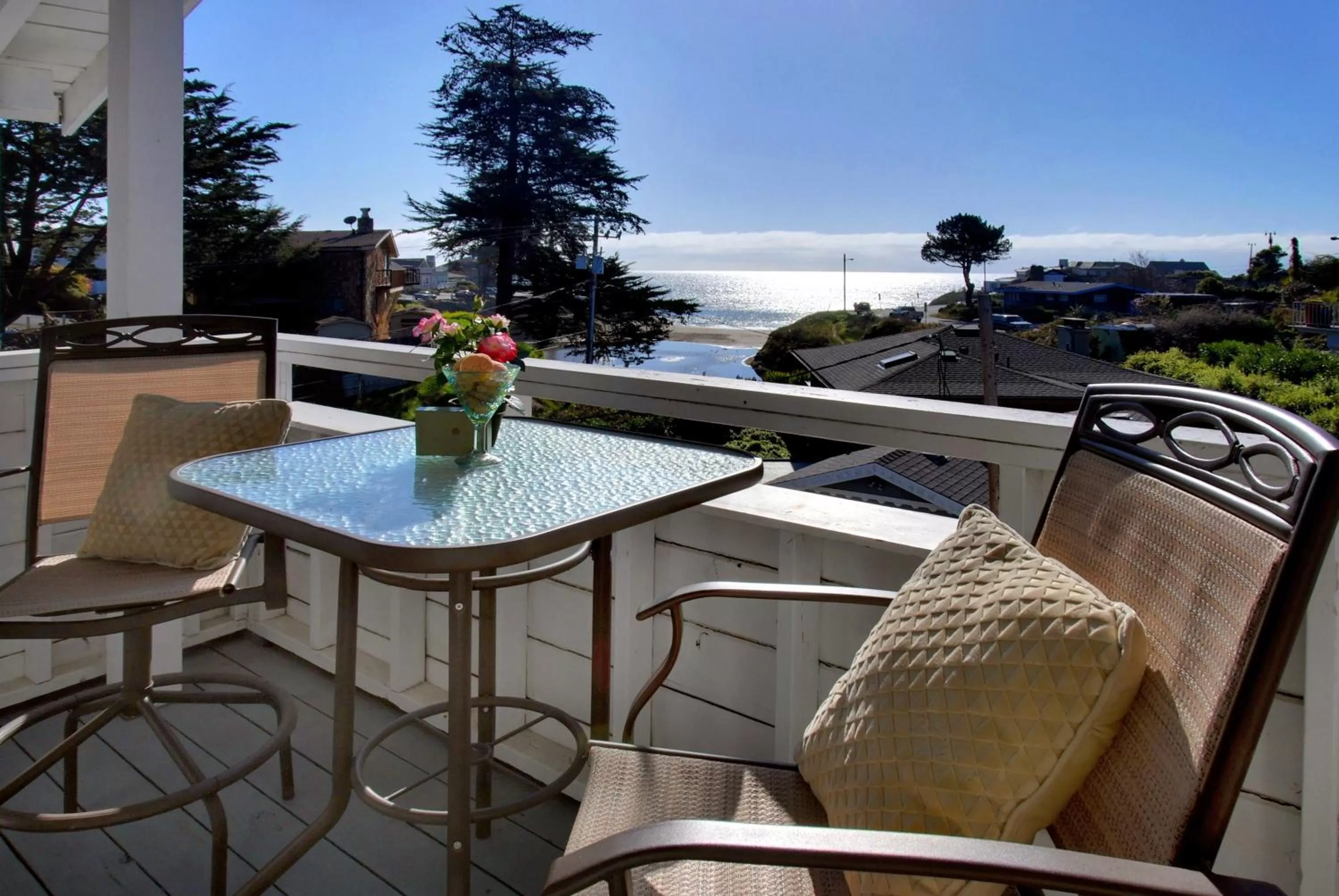 Day in Ocean Echo Inn & Beach Cottages